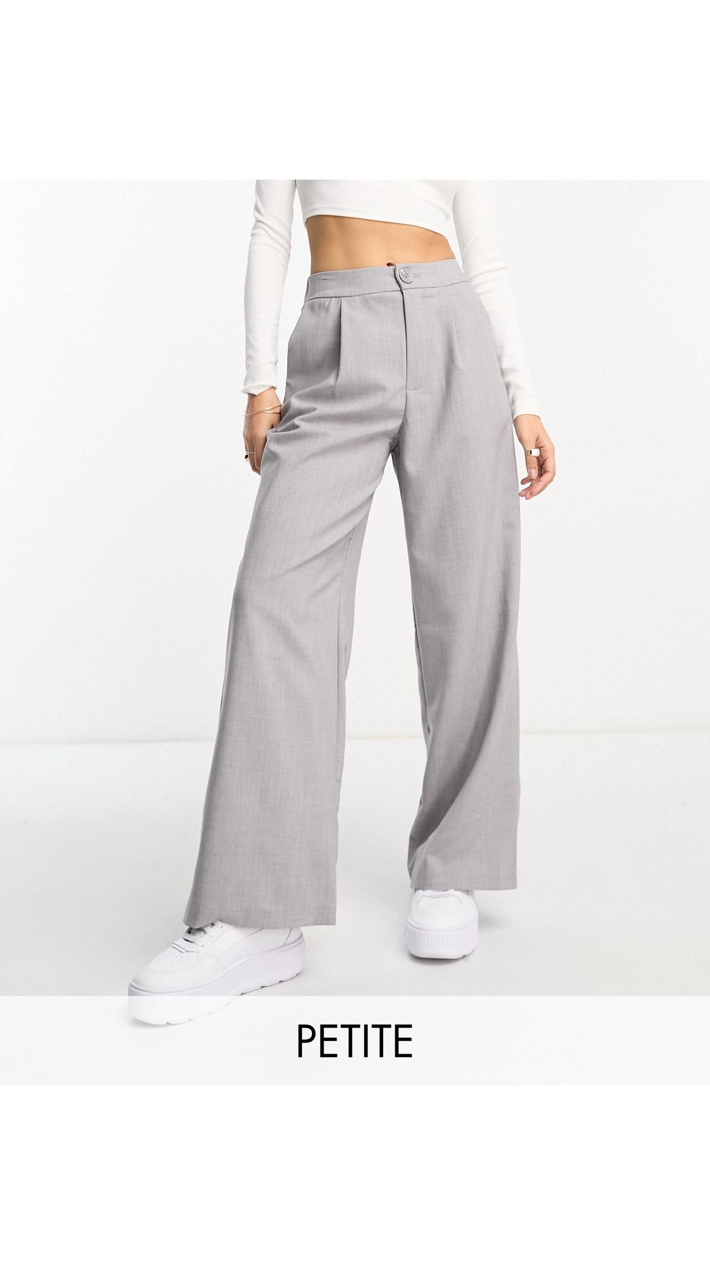 Stradivarius Petite Wide Leg Relaxed Dad Trousers in White | Lyst