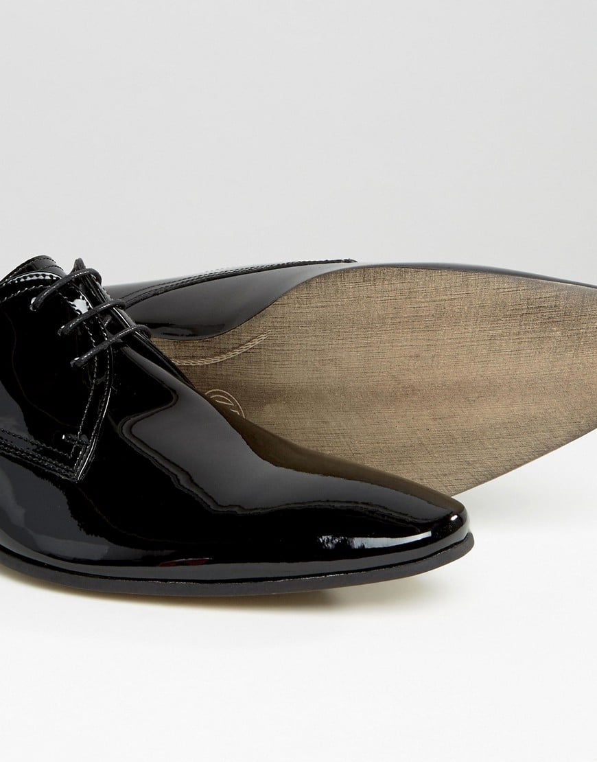 Who Has the Best Shoes Deals and Discounts? These shoes are the most comfortable shoes I own, with the possible exception of my old and well-worn slippers, which are not Clarks. I wore them out of the box for about 6 hours.