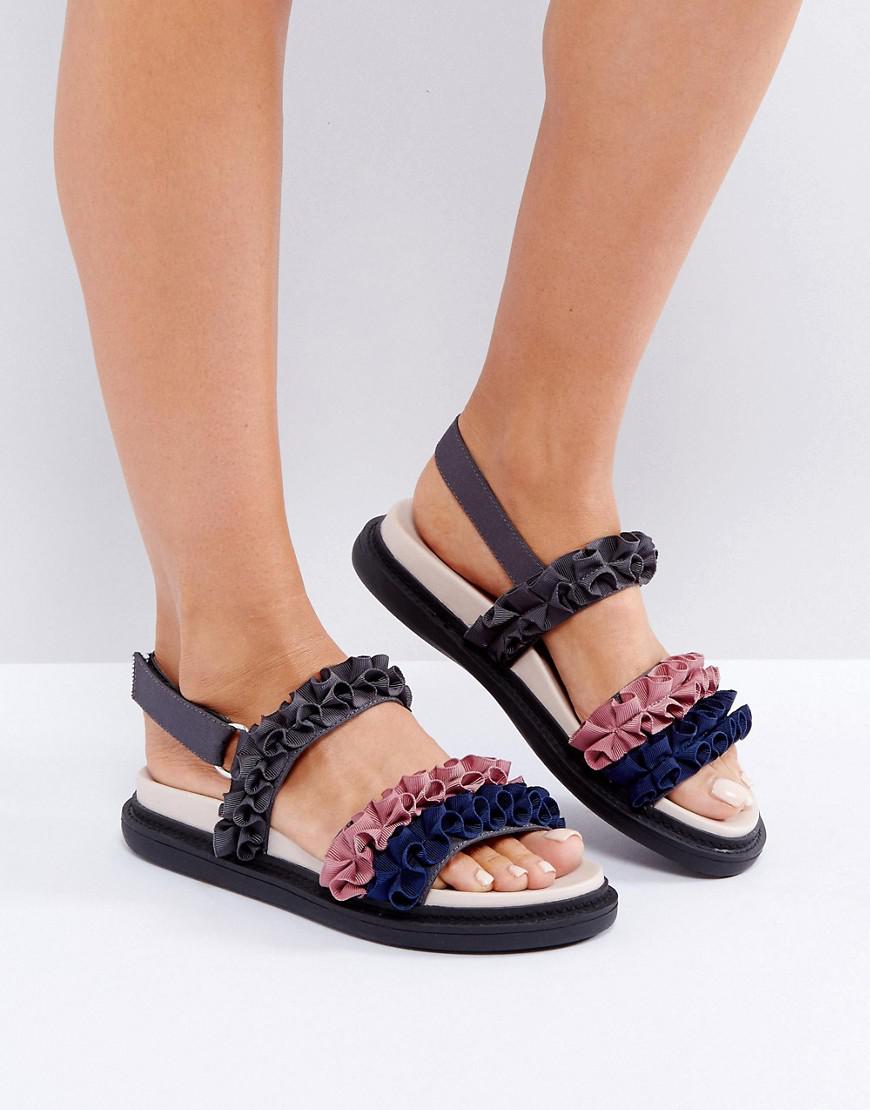chunky beach sandals