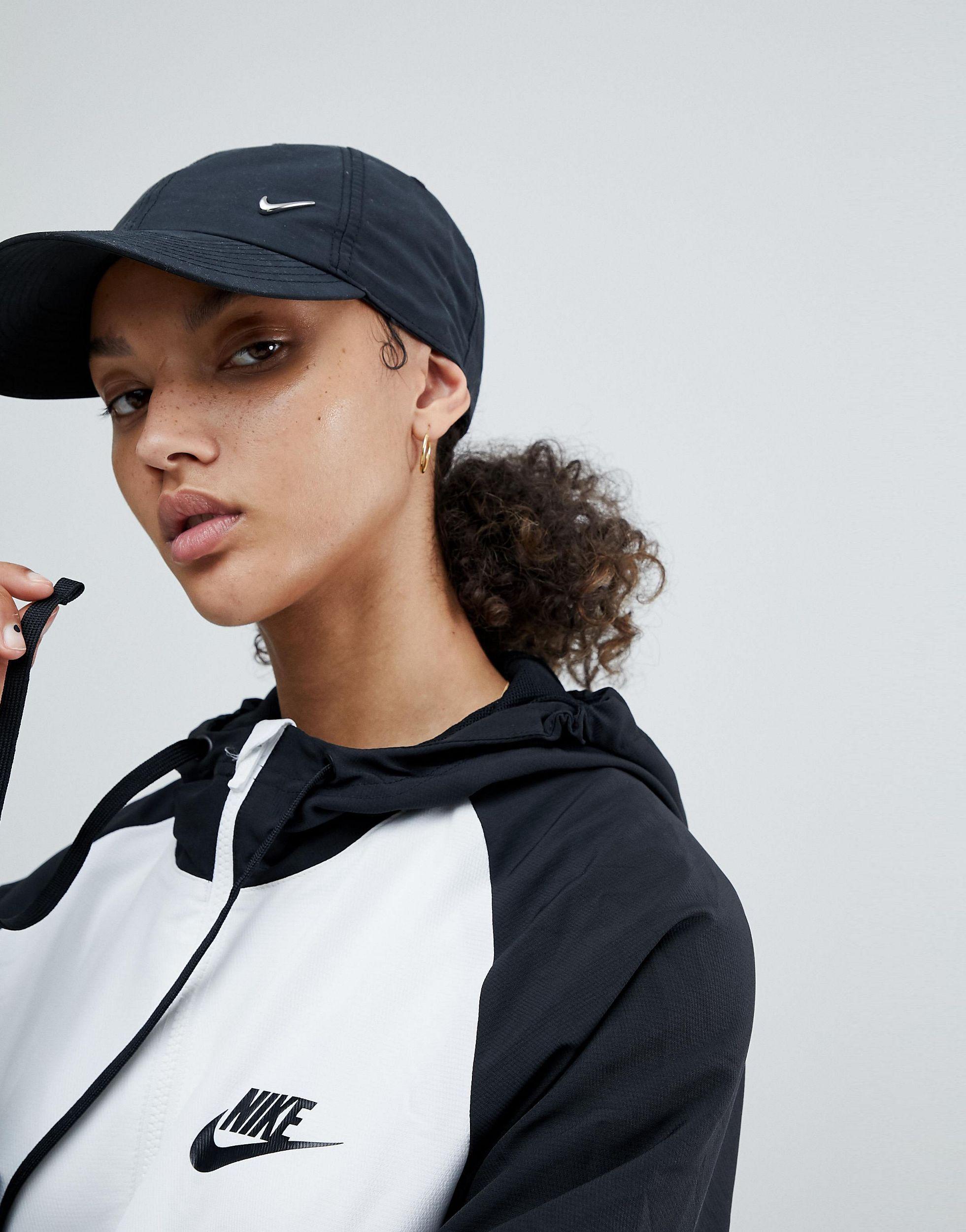 Nike Cotton Heritage Swoosh Cap in 