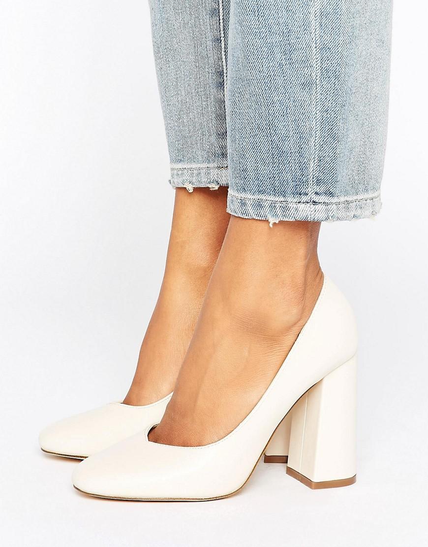 Lost Ink Freda Flared Block Heeled Shoes in Cream (Natural) - Lyst