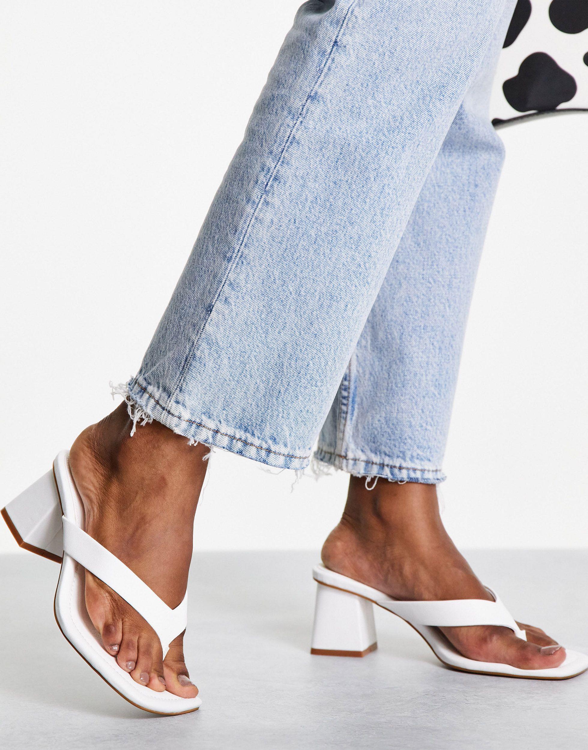 Stradivarius Muiltjes-teenslippers Met Hak in het Wit | Lyst NL
