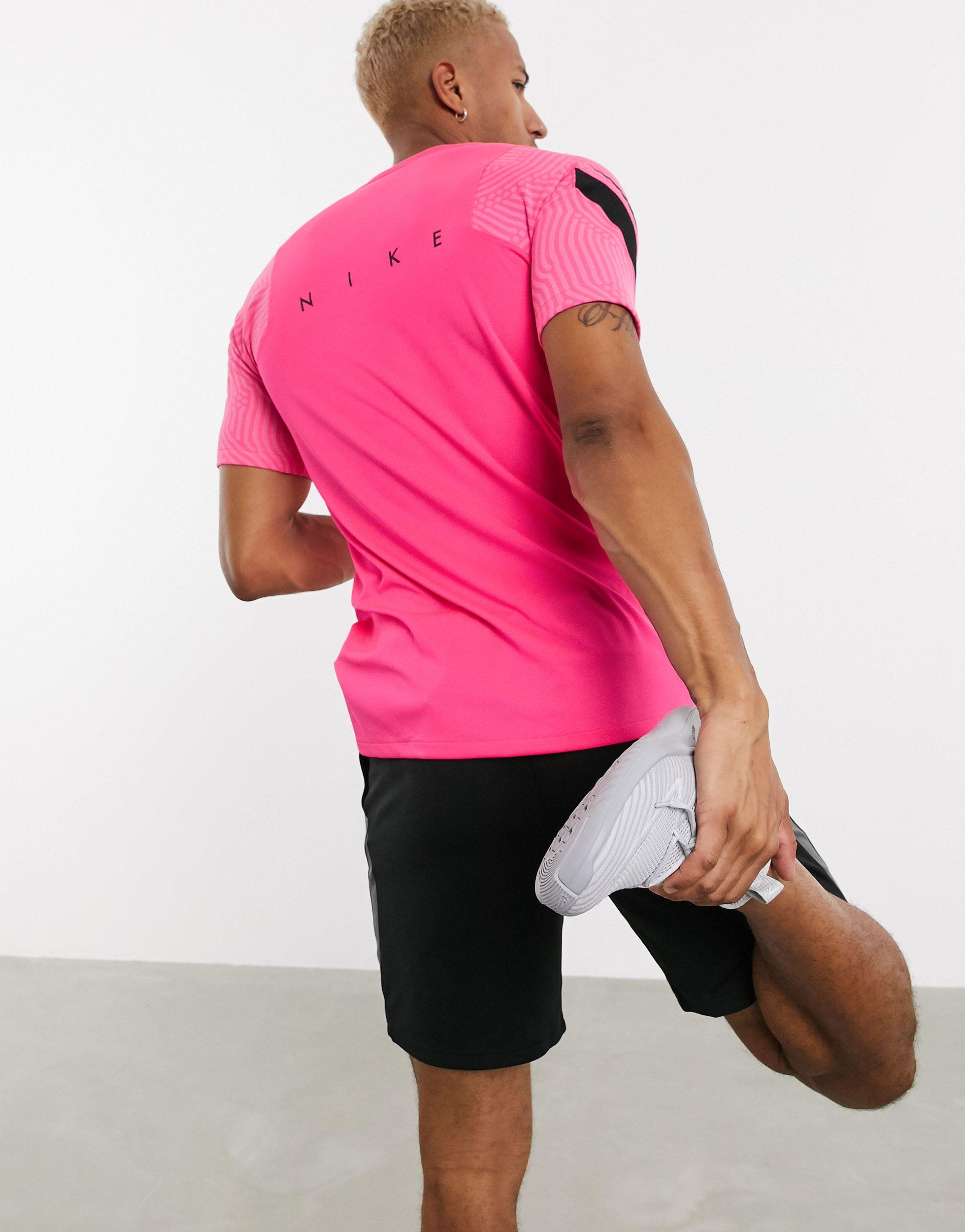 Nike Football Strike T-shirt in Pink 