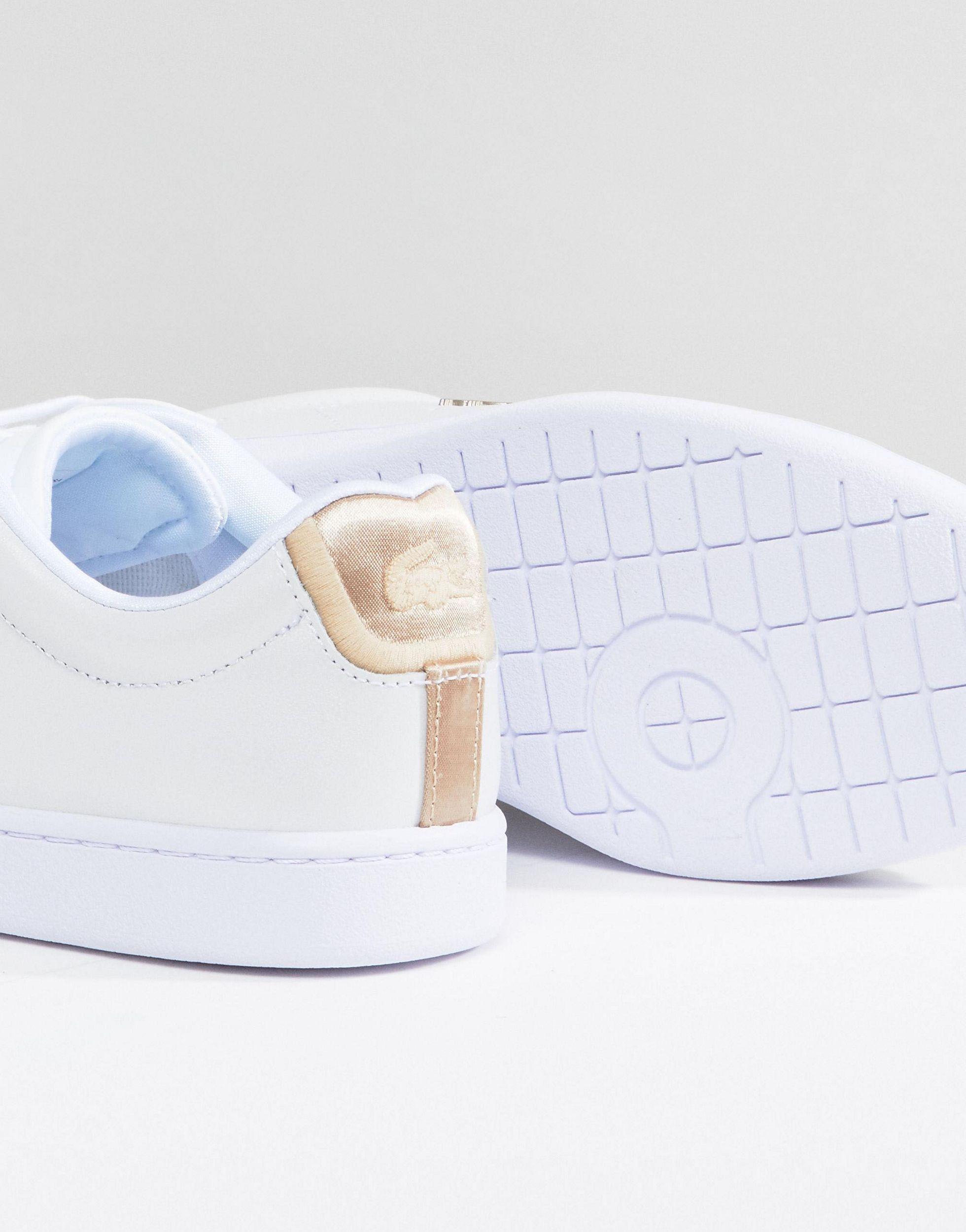 Lacoste Canvas Carnaby Evo 118 Trainers With Gold Trims in White | Lyst