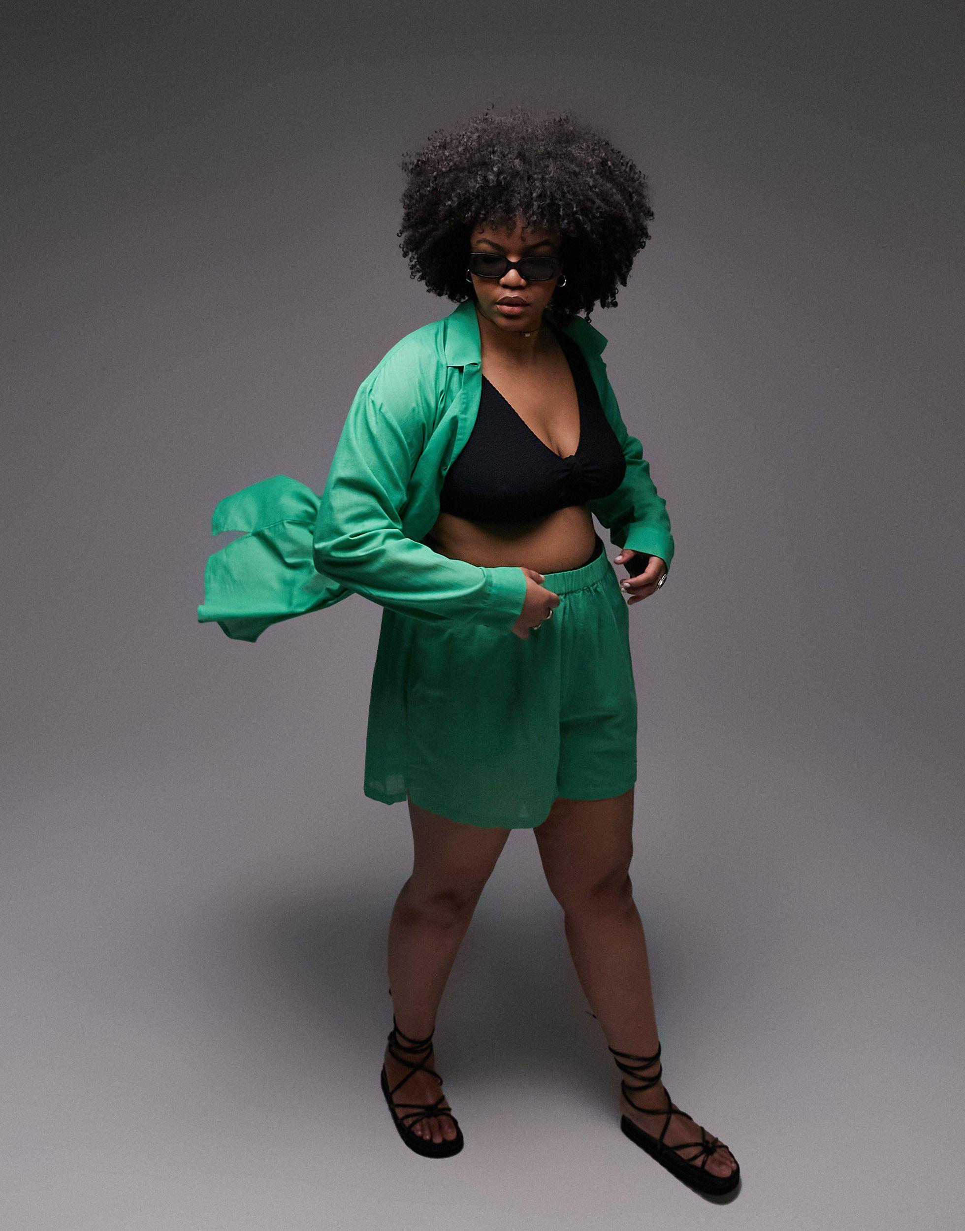 Topshop curve bright green shirt and shorts set is the perfect easy summer outfit. Includes a shirt and a pair of shorts. Button placket shirt and Elasticated waistband shorts with Side pockets.