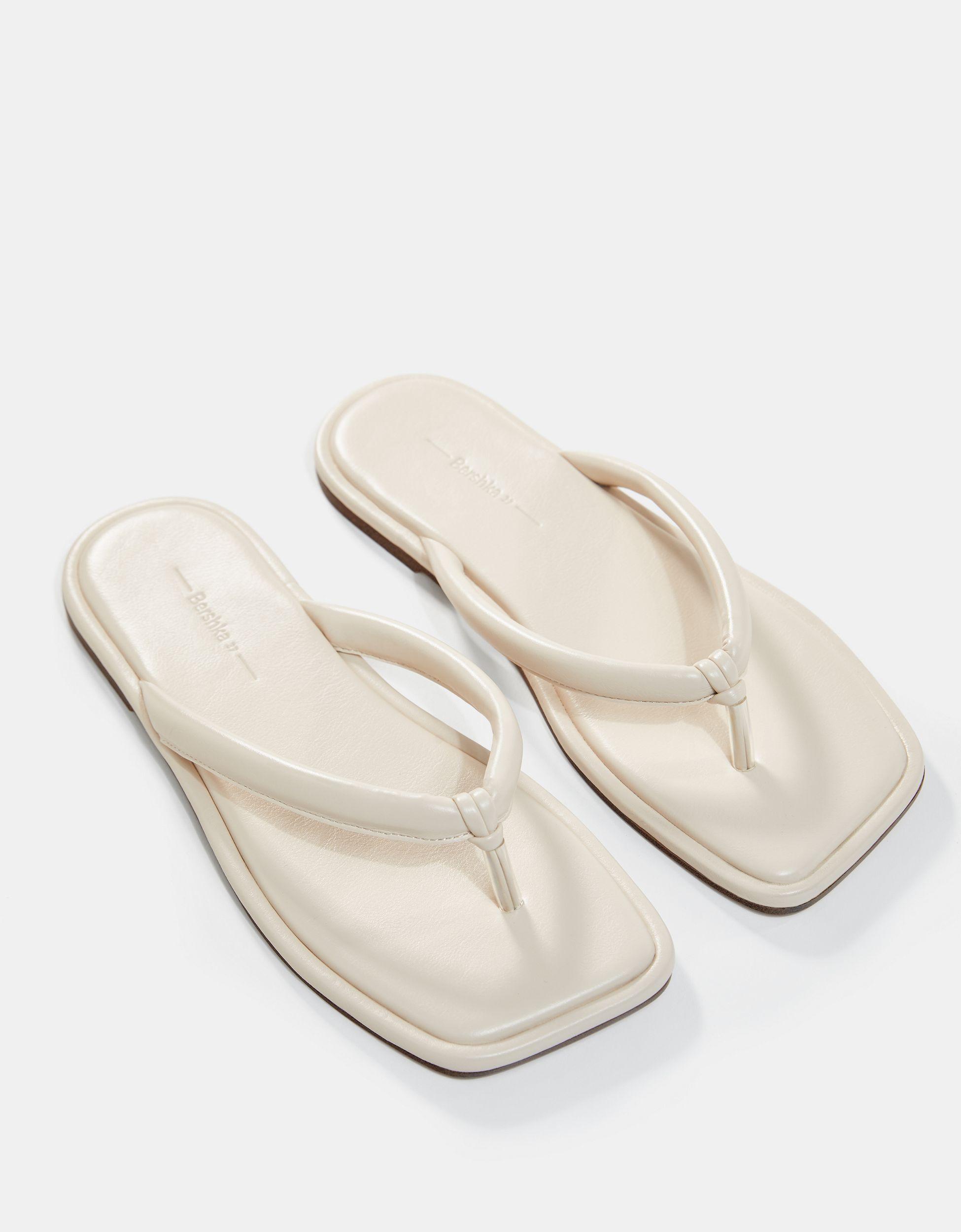 Bershka Padded Thong Flip Flop in White | Lyst Australia