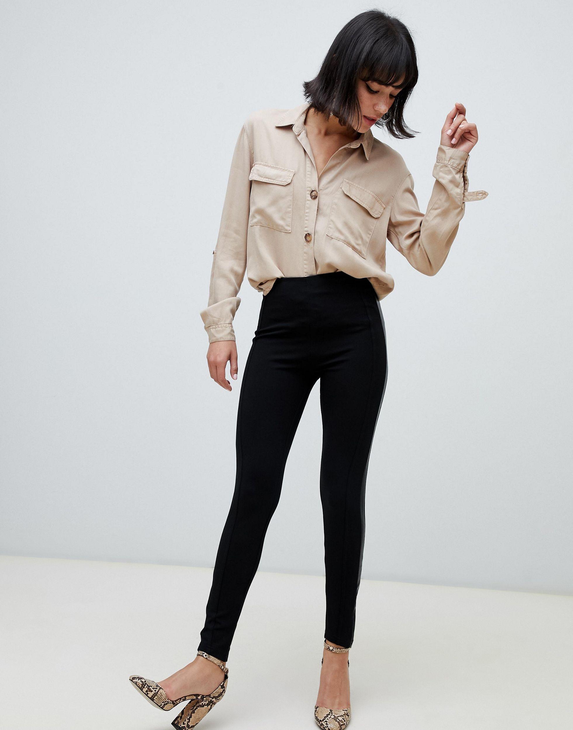 Leggings con fascia lateraleStradivarius in Denim di colore Nero | Lyst