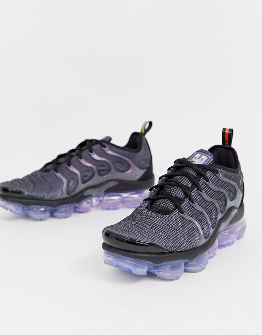 vapormax negras con violeta