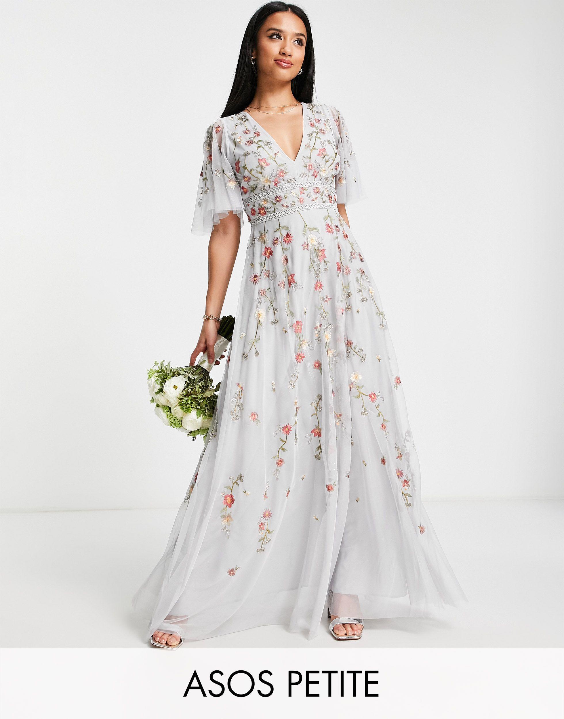 ASOS Asos Design Petite - Bruidsmeisjes - Maxi-jurk Met Geborduurde Bloemen,  Fladdermouwen En Siersteentjes in het Blauw | Lyst NL