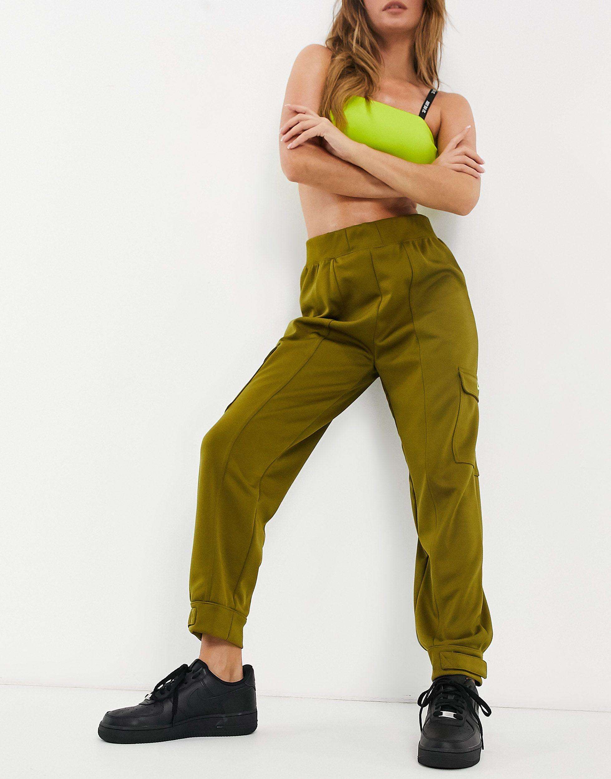 nike joggers pockets