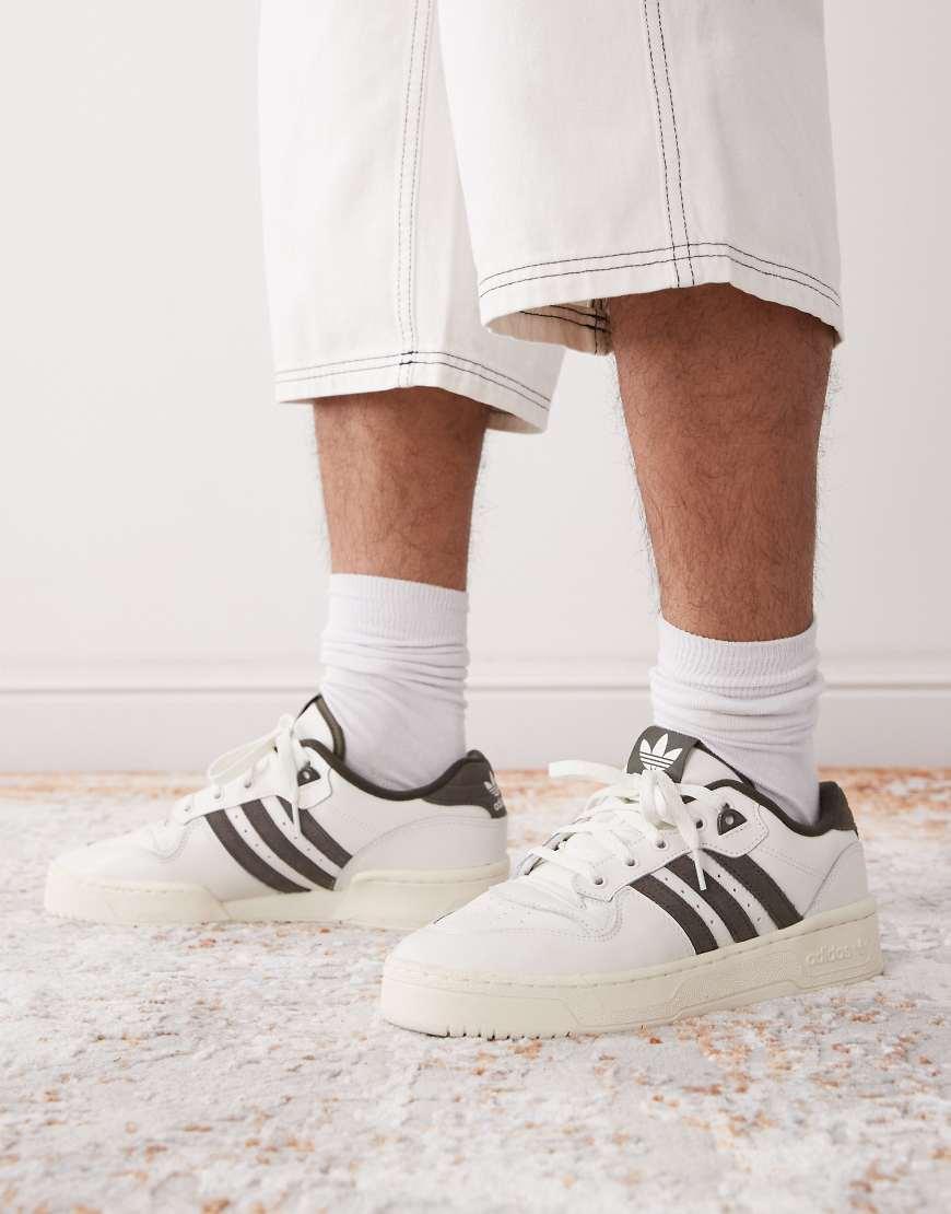 adidas originals rivalry low trainer in white