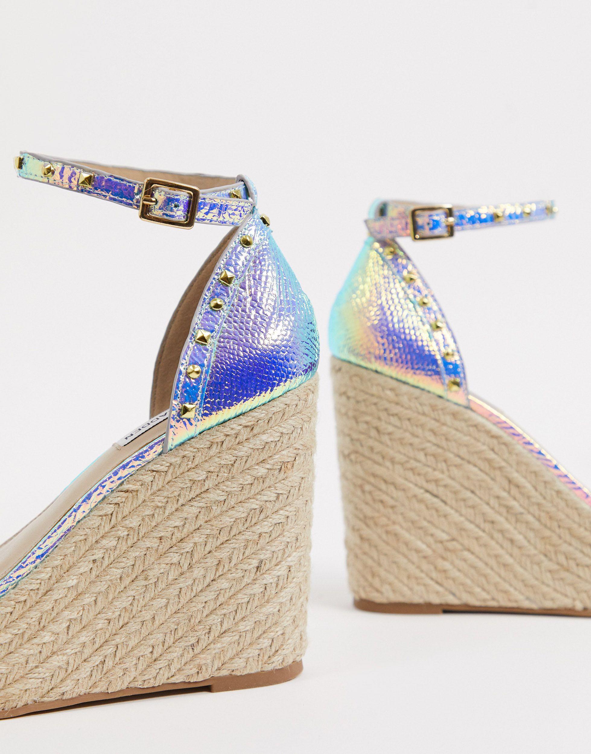 sandali con zeppa e tallone chiuso