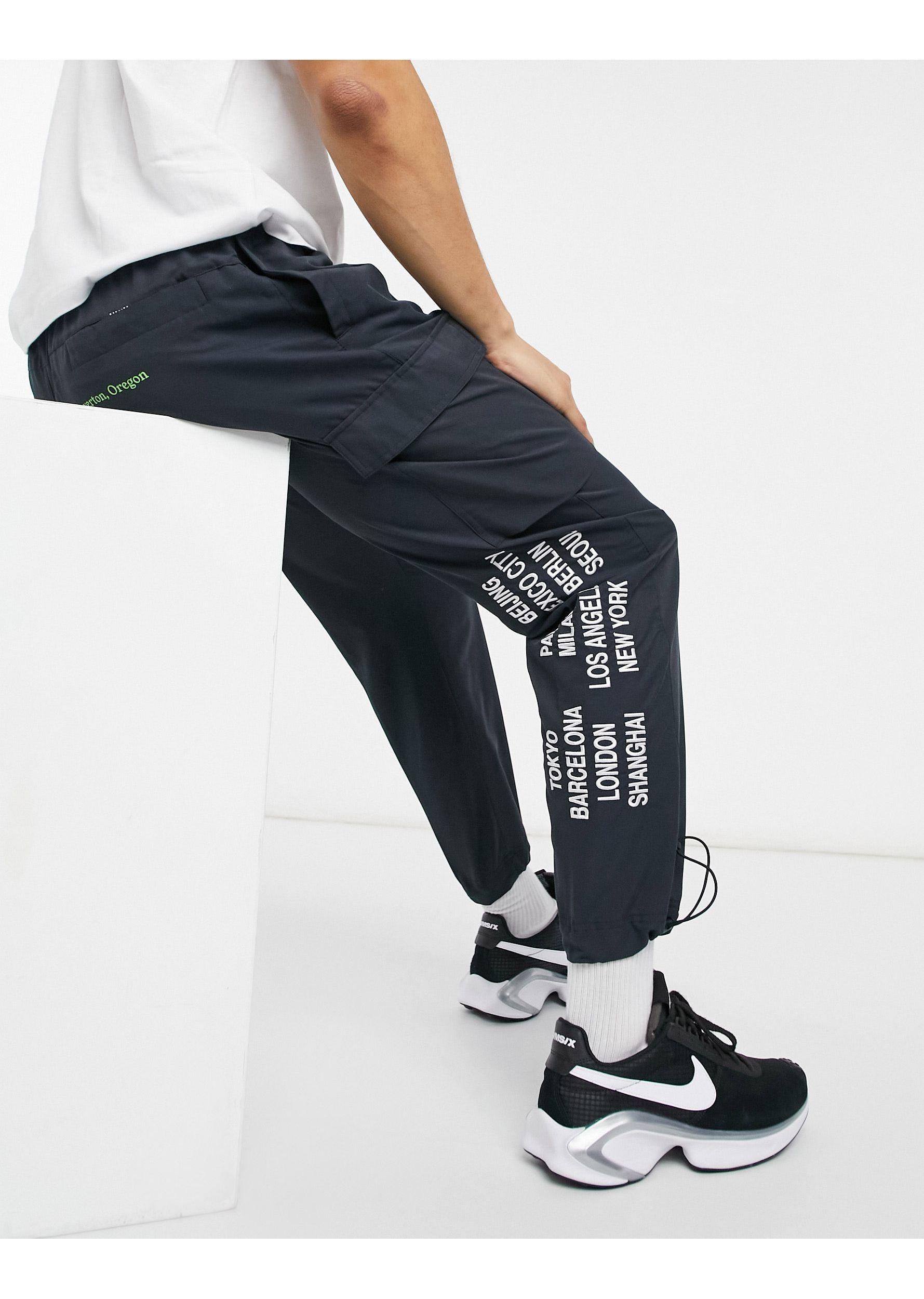 World tour pack - joggers cargo neri con grafica e fondo elasticizzato da  Uomo di Nike in Nero | Lyst