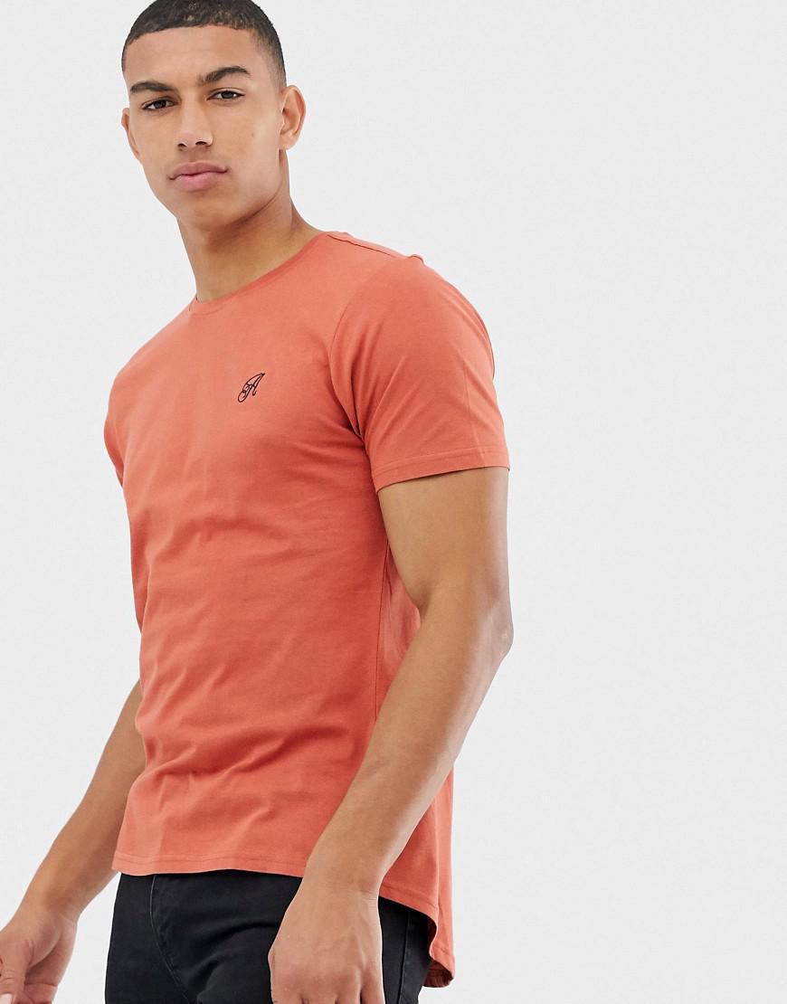 muscle fit curved hem t shirt