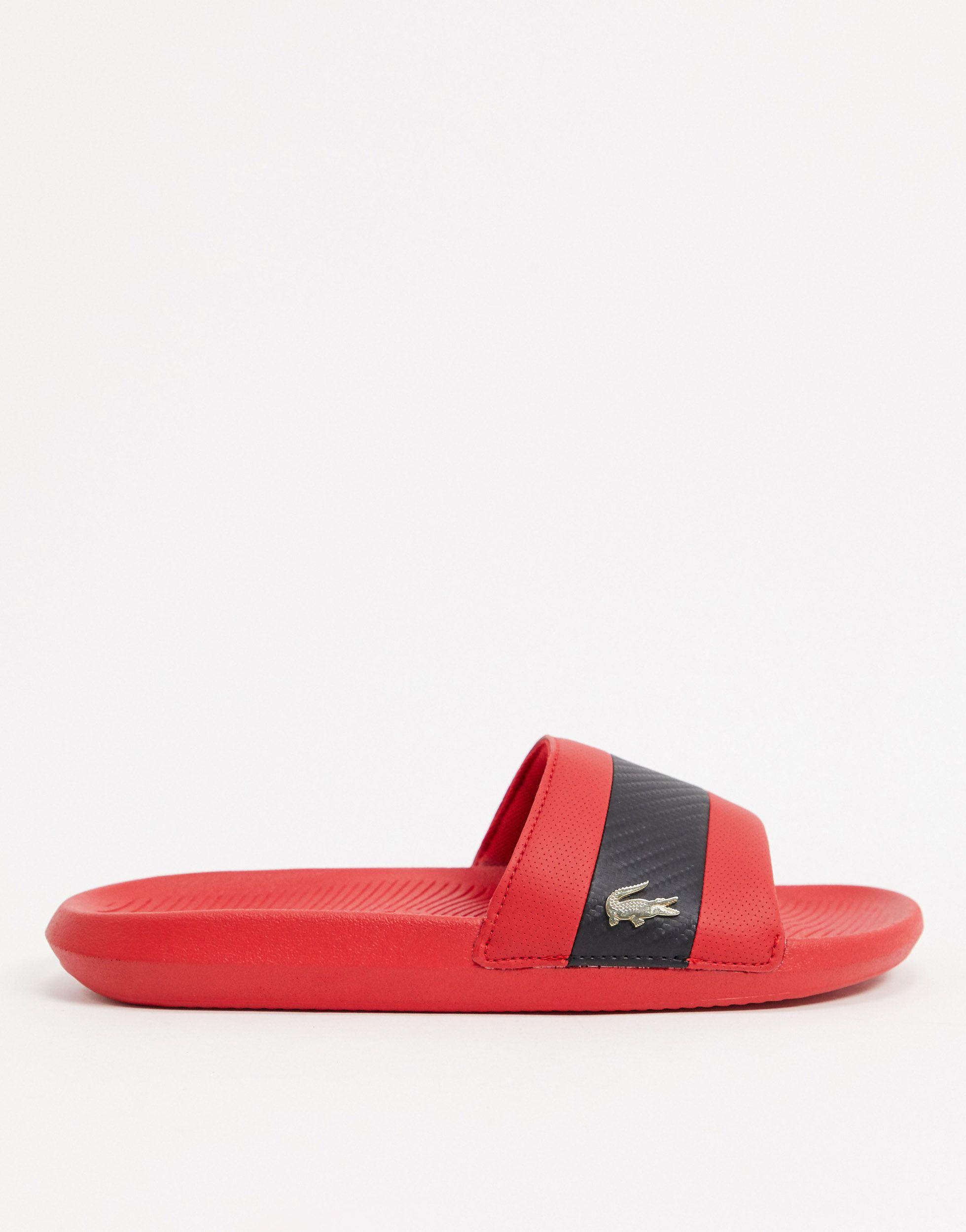 Sandalias rojas con cocodrilo dorado Lacoste de hombre de color Rojo | Lyst