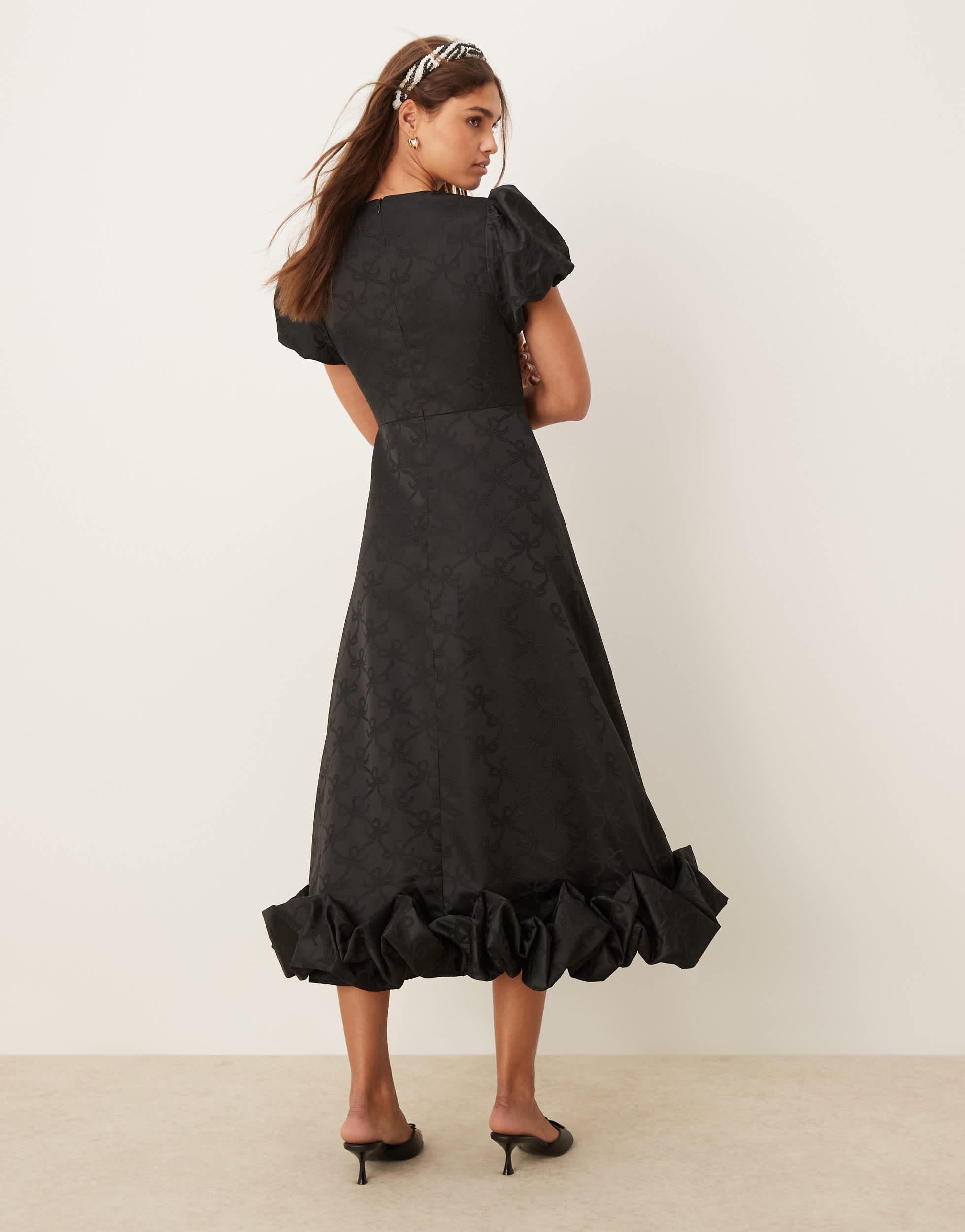 sister jane rose tiered dress 刺繍 Sister Jane Grandma Rose Midi Dress | Urban Outfitters