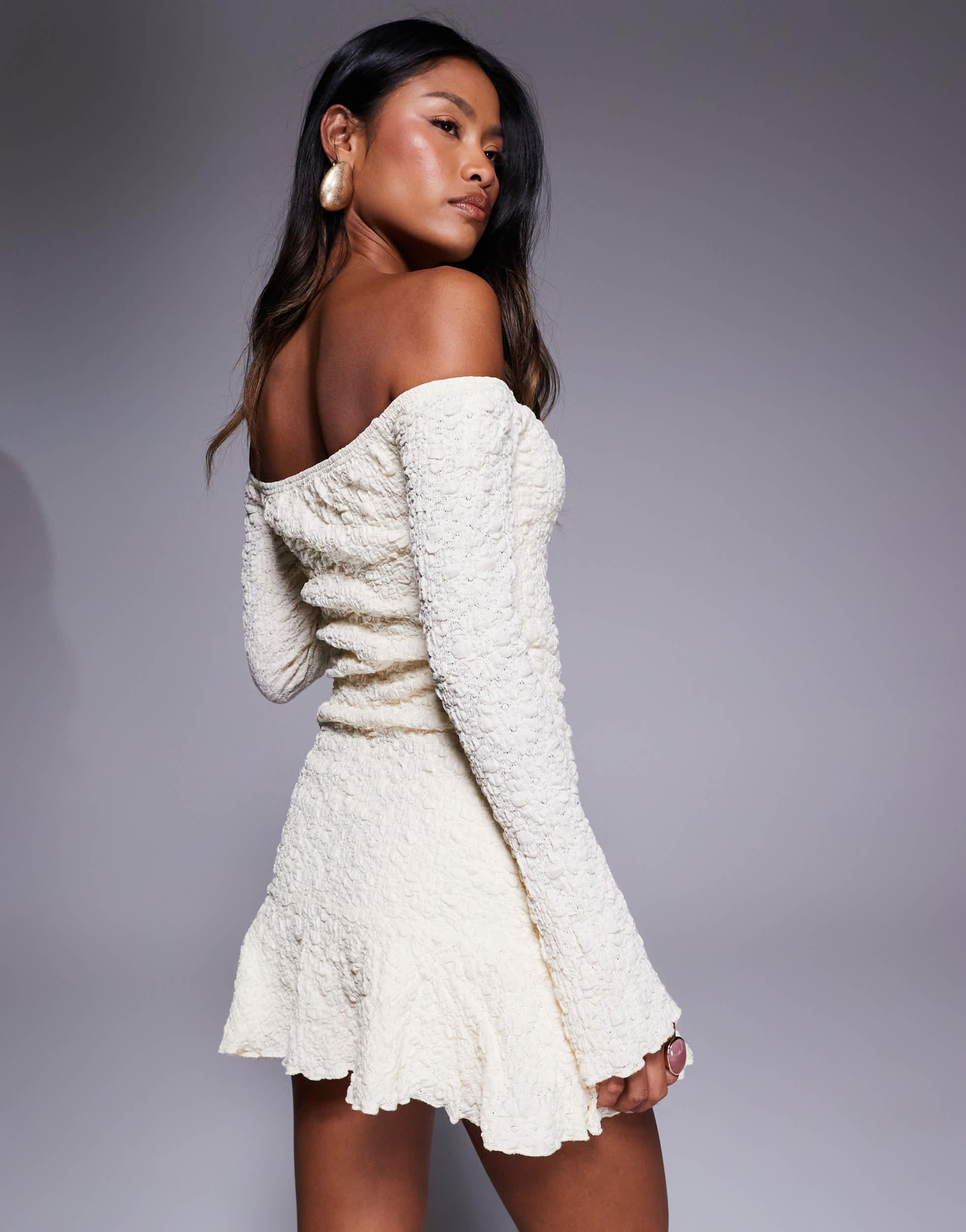 adding off shoulder sleeves wedding dress Off shoulder puff sleeve wedding dress | Bridal outfits