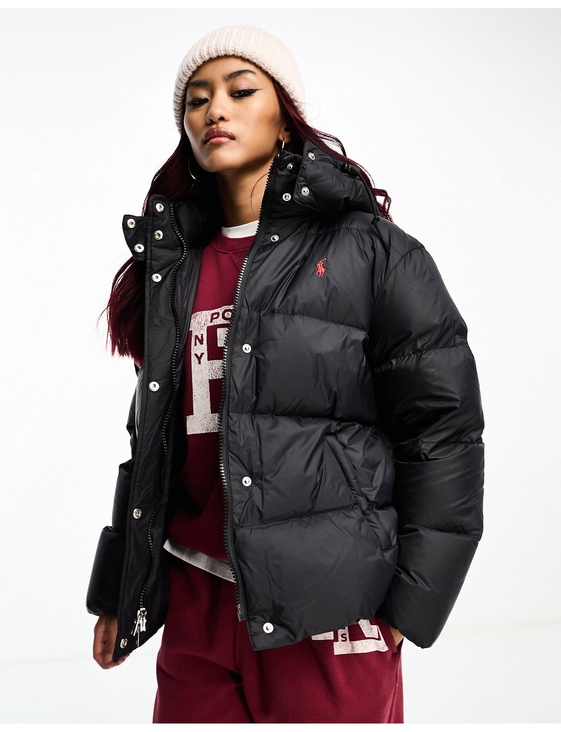 Polo Ralph Lauren Carly Icon Logo Down Puffer Jacket in Black | Lyst