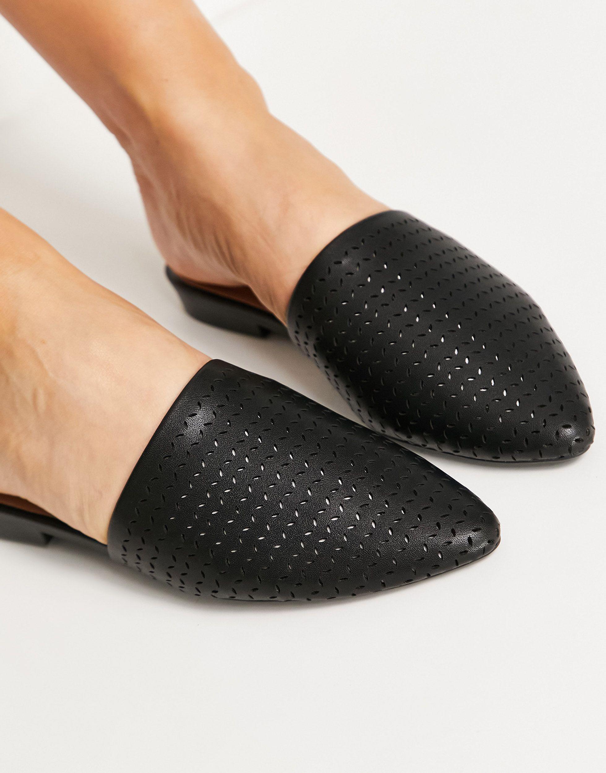 Sandalias planas y mules con efecto 'stiletto' por los que abandonarás tus  zapatillas preferidas - Foto