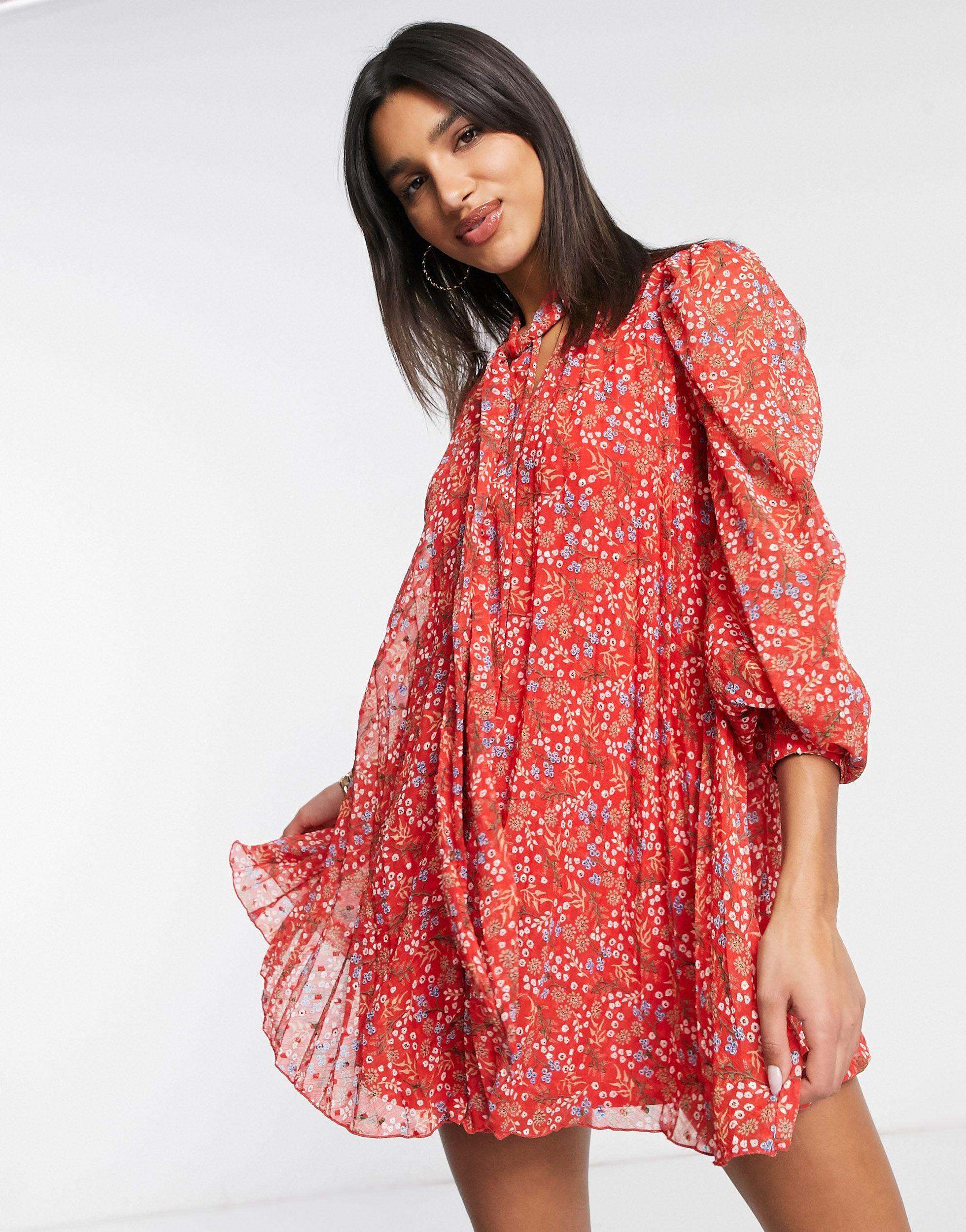 Robe trapèze courte plissée à imprimé fleurs avec liens au col - rouge ASOS  en coloris Rouge | Lyst