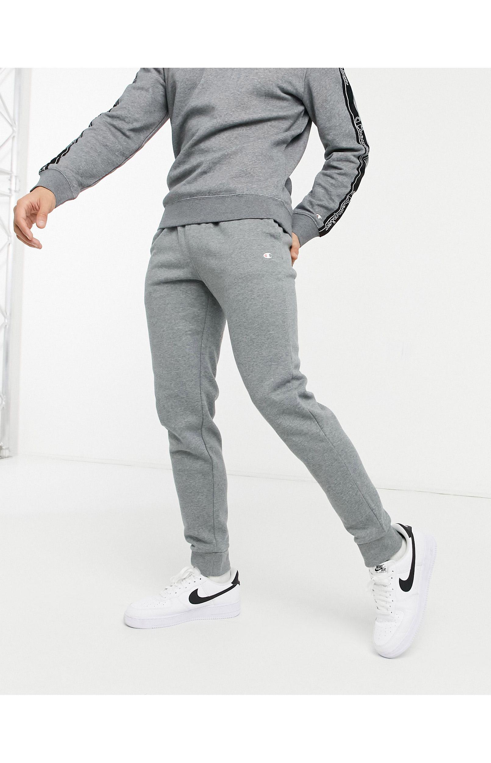 Joggers grises con bajo ajustado y logo pequeño Champion de hombre de color  Gris | Lyst