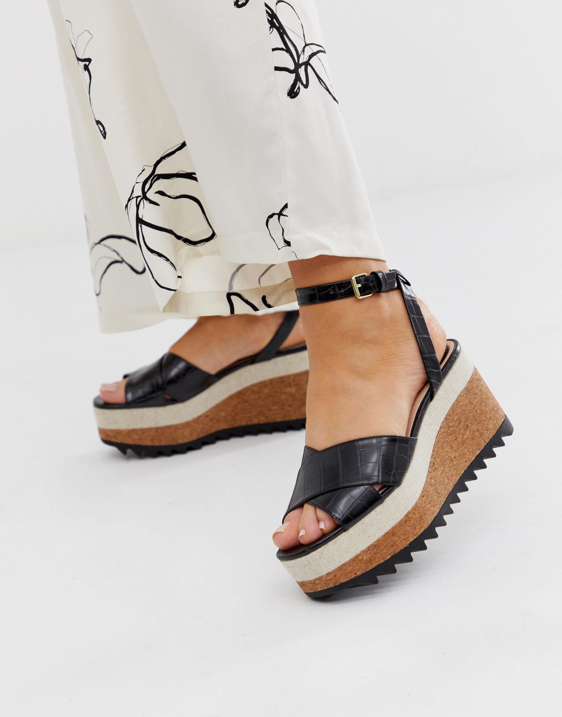 sandales compensées stradivarius
