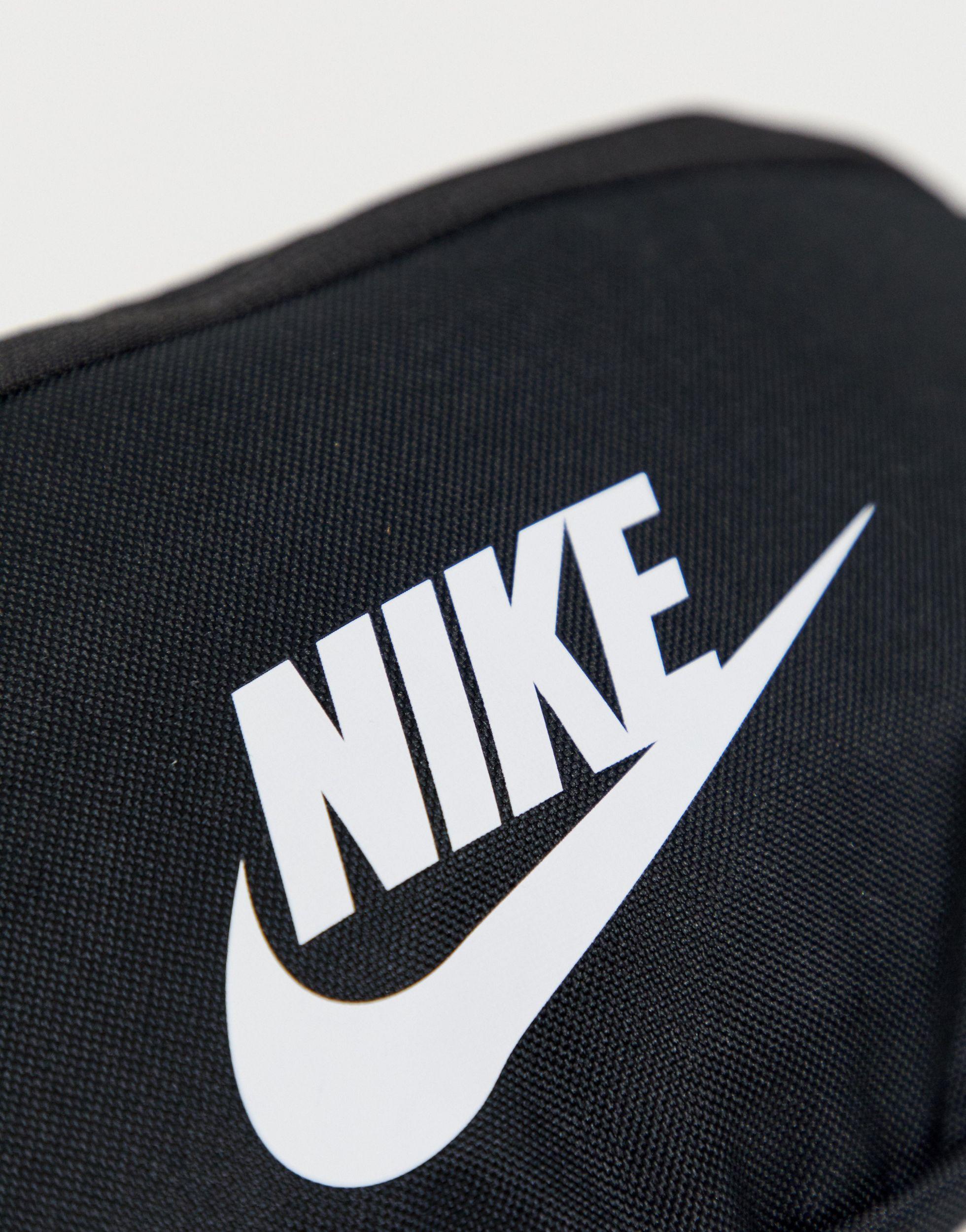 nike be true fanny pack