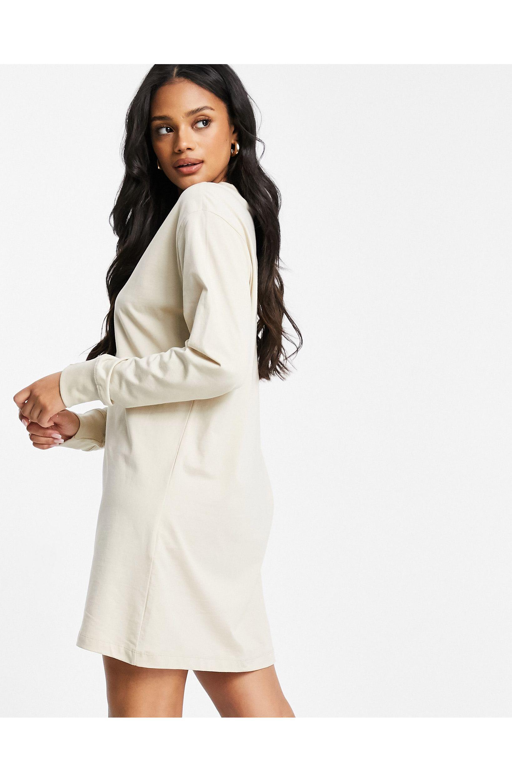 Nike Mini Swoosh Long Sleeve T-shirt Dress in Natural Lyst UK - Main Image