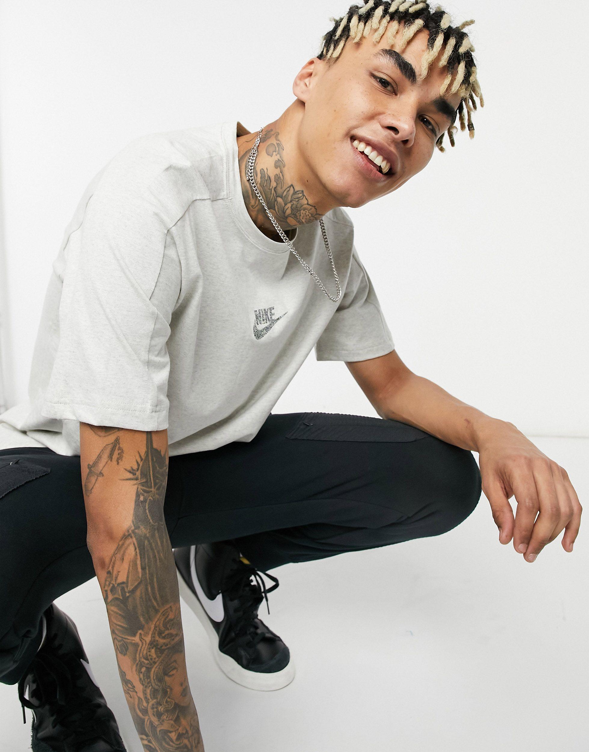 Nike Revival - T-shirt Van Tech Fleece 