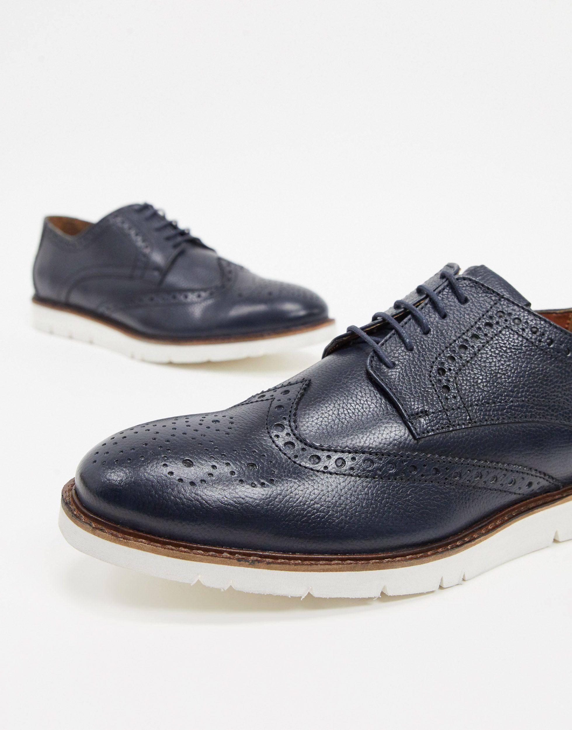common people sneakers