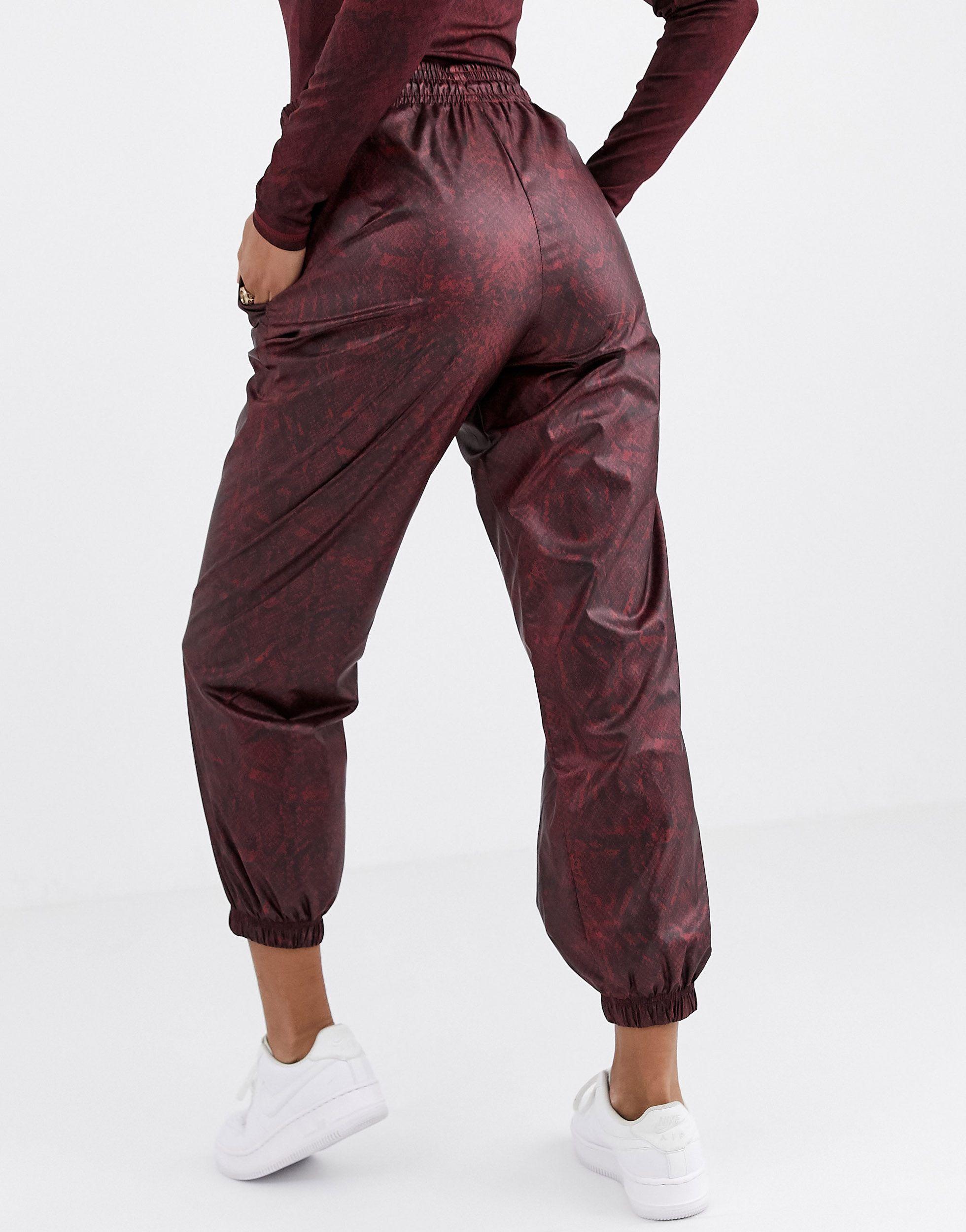 nike joggers maroon