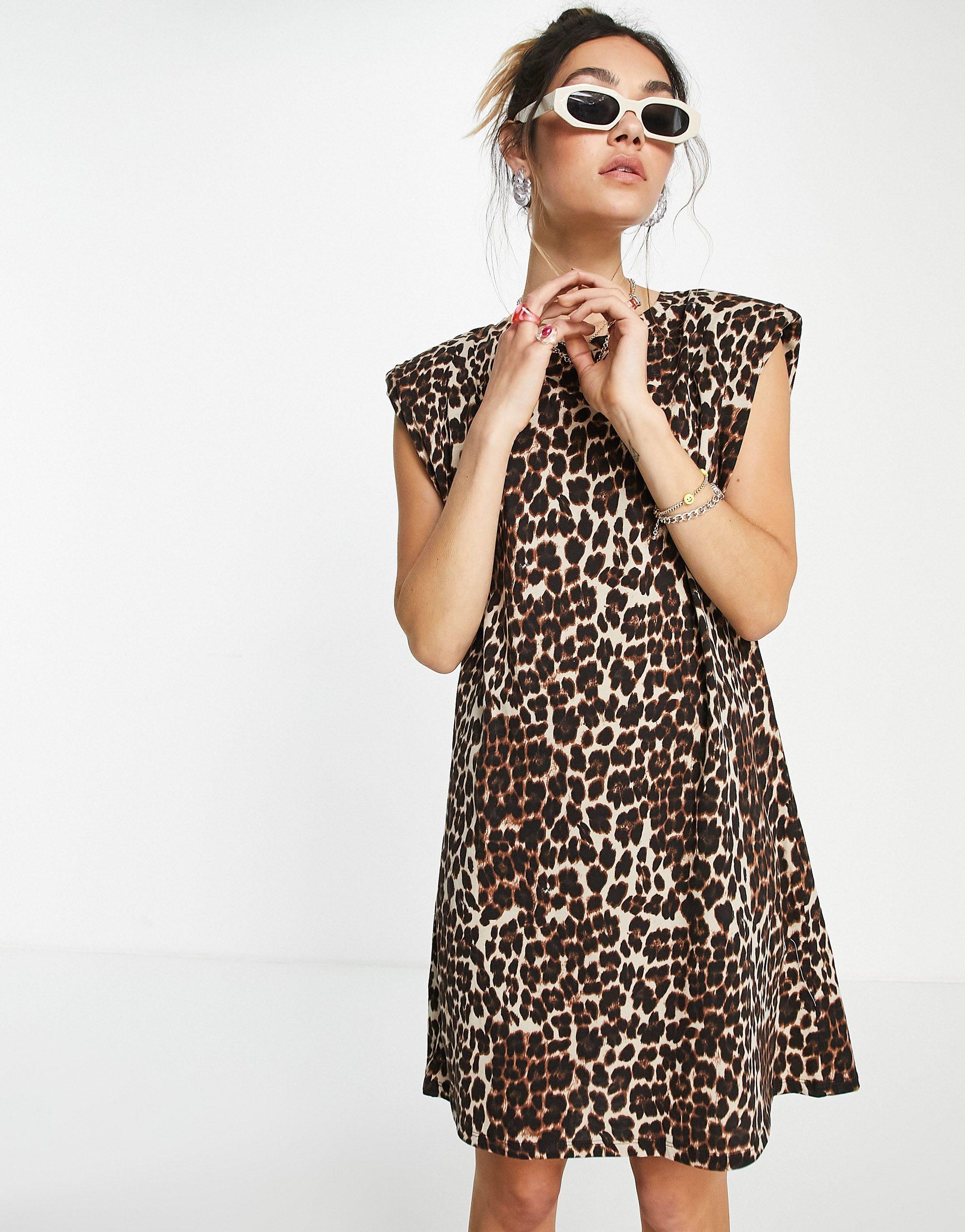 Robe t-shirt en coton imprimé léopard à épaulettes - multi ONLY en coloris  Noir | Lyst