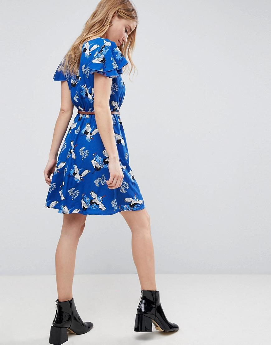 Kleid in Wickeloptik mit Grtel und Reihermotiv