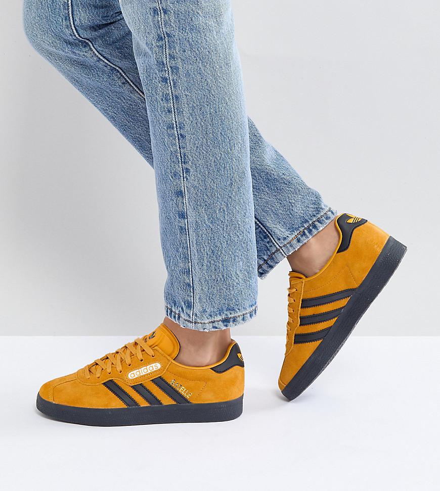 yellow and black gazelles