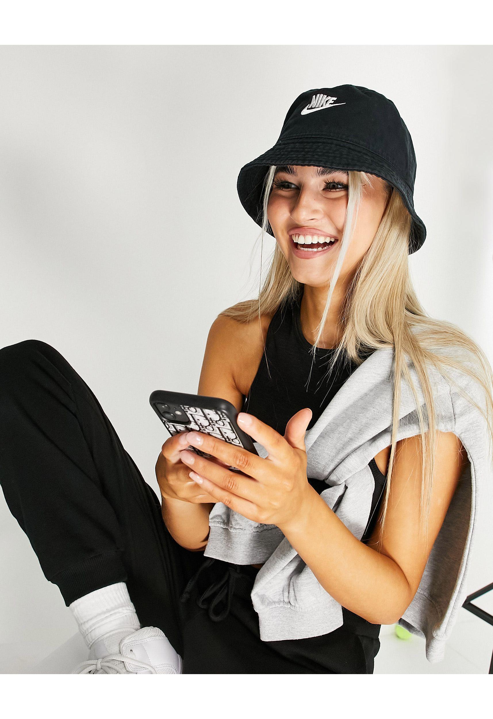 Cappello da pescatore con logo di Nike in Nero | Lyst