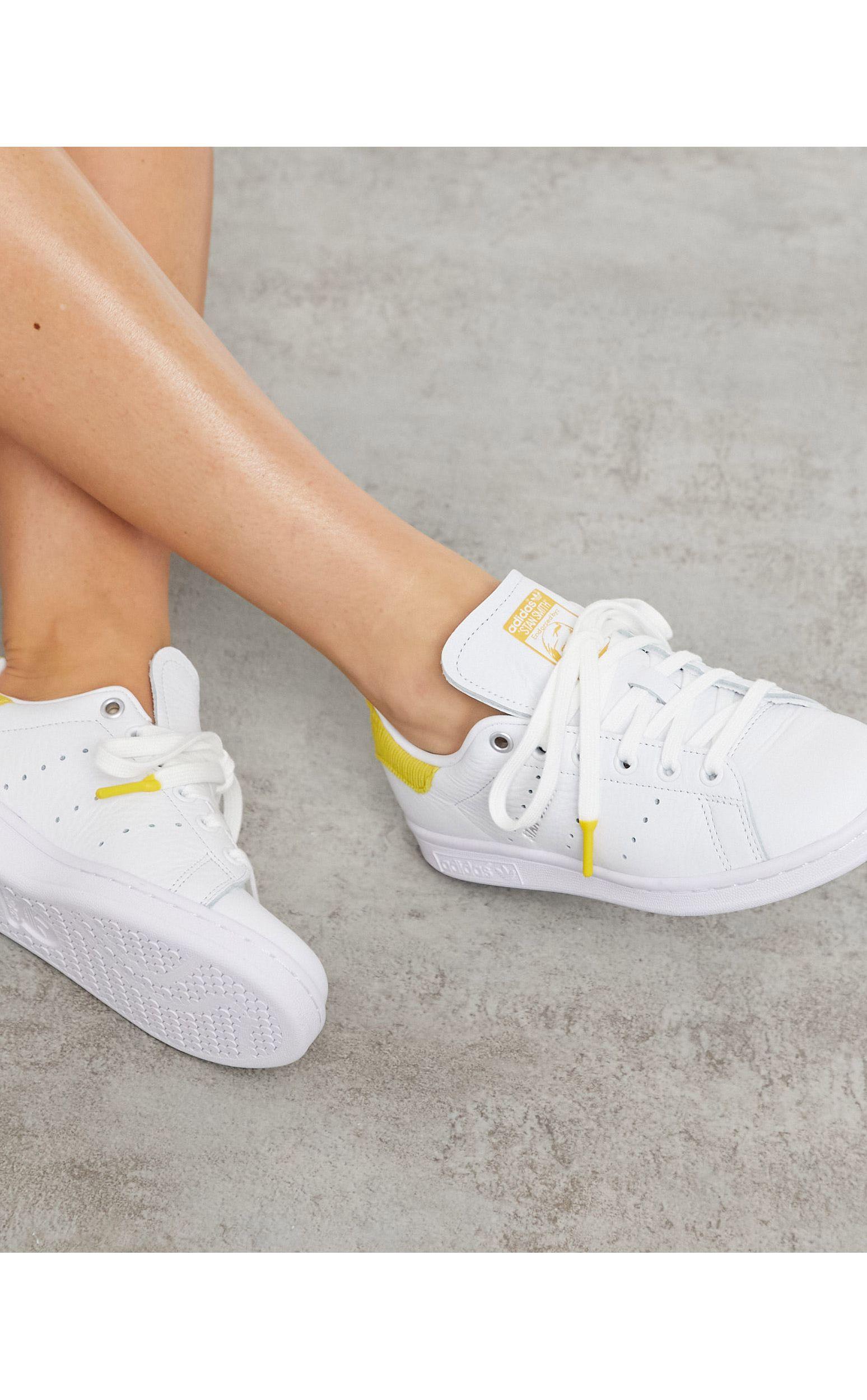 Stan Smith - Baskets avec détails en velours côtelés Velours côtelé adidas  Originals en coloris Blanc | Lyst