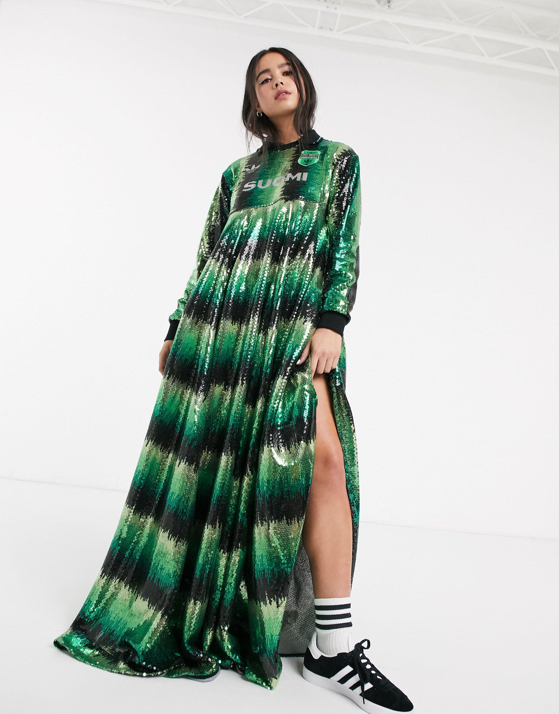 X Anna Isoniemi - Vestito lungo verde stile calcio con paillettesadidas  Originals in Materiale sintetico di colore Verde - Lyst
