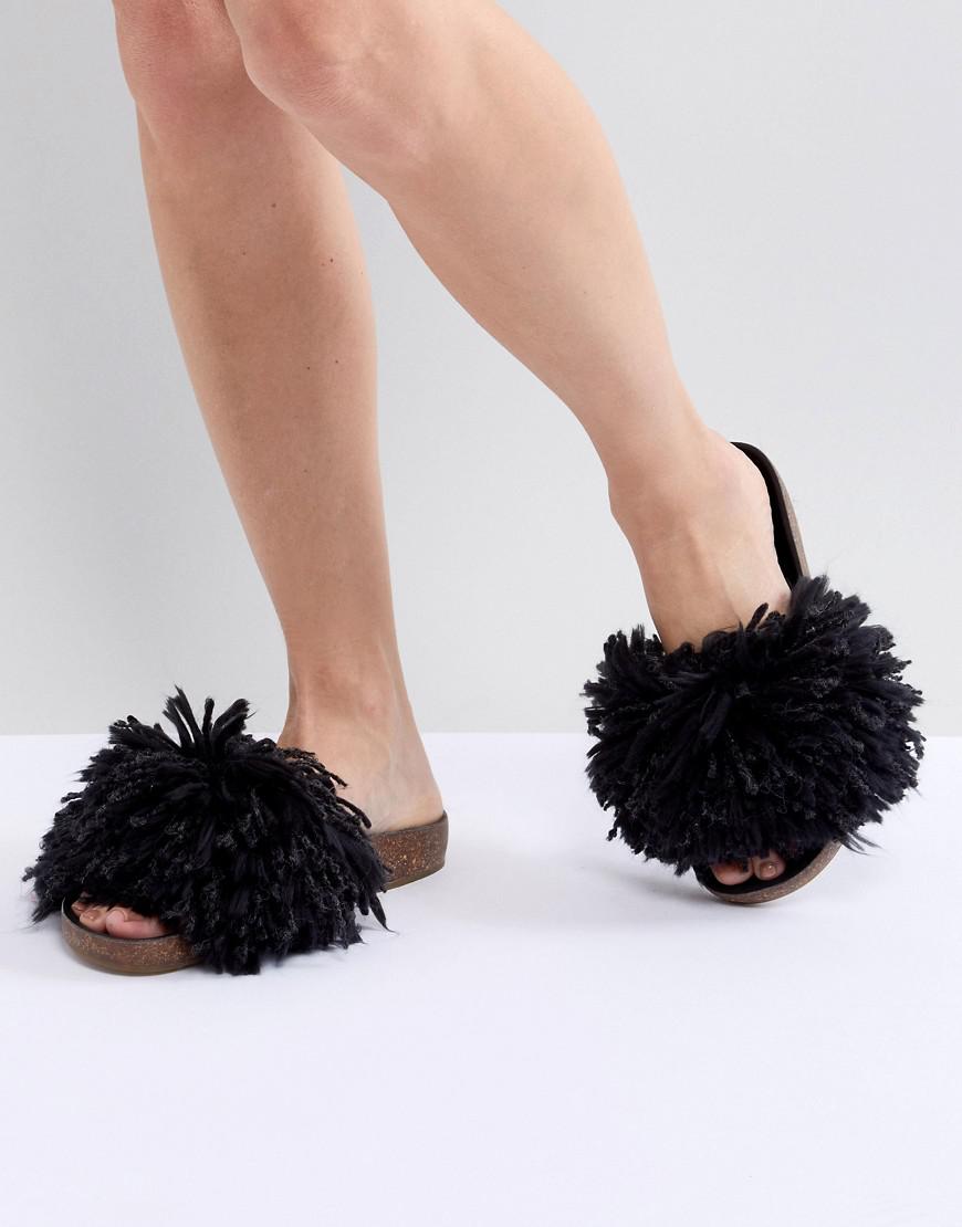 UGG Cindy Shaggy Slides in Black | Lyst