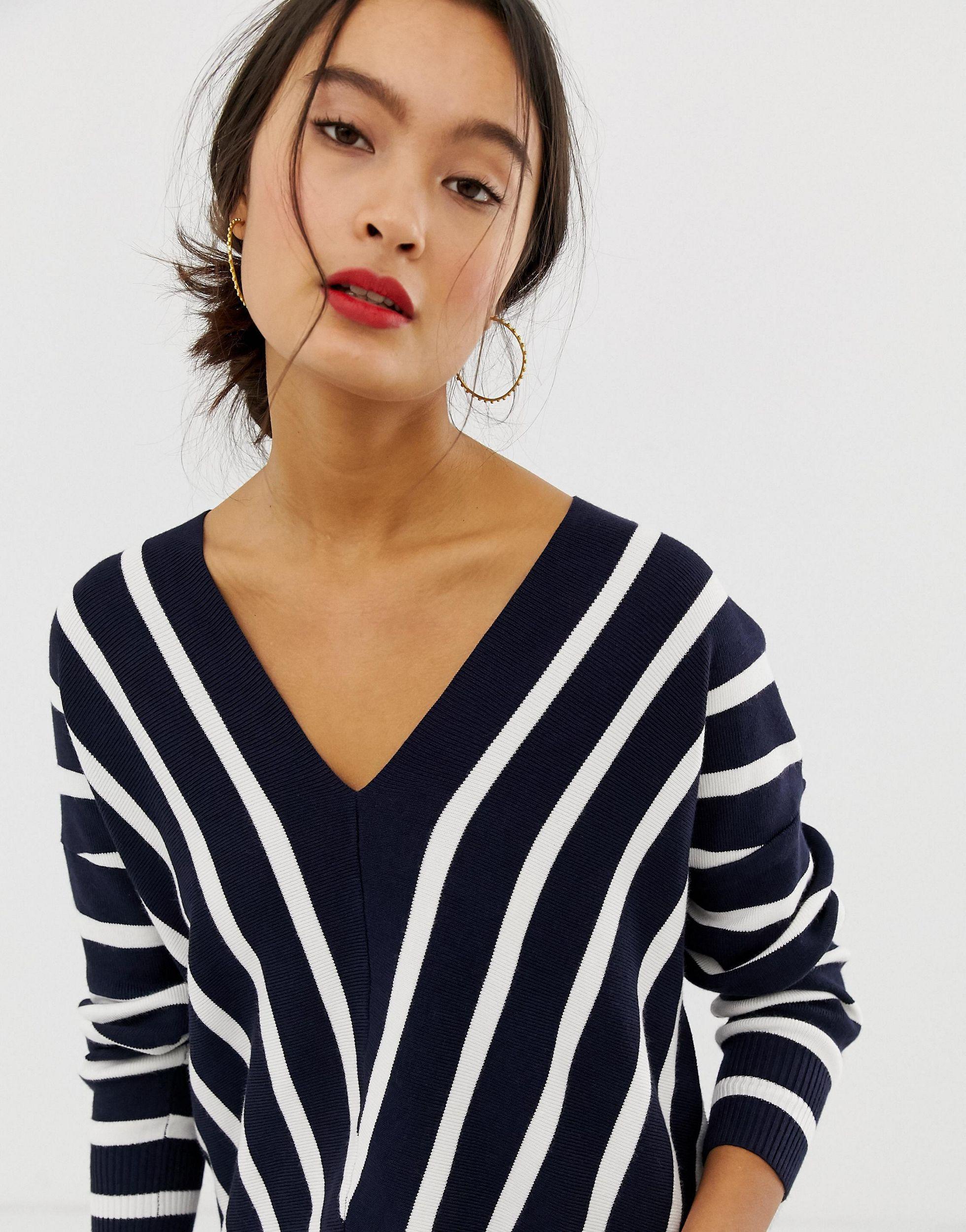 ONLY Aya V-neck Jumper in Blue | Lyst