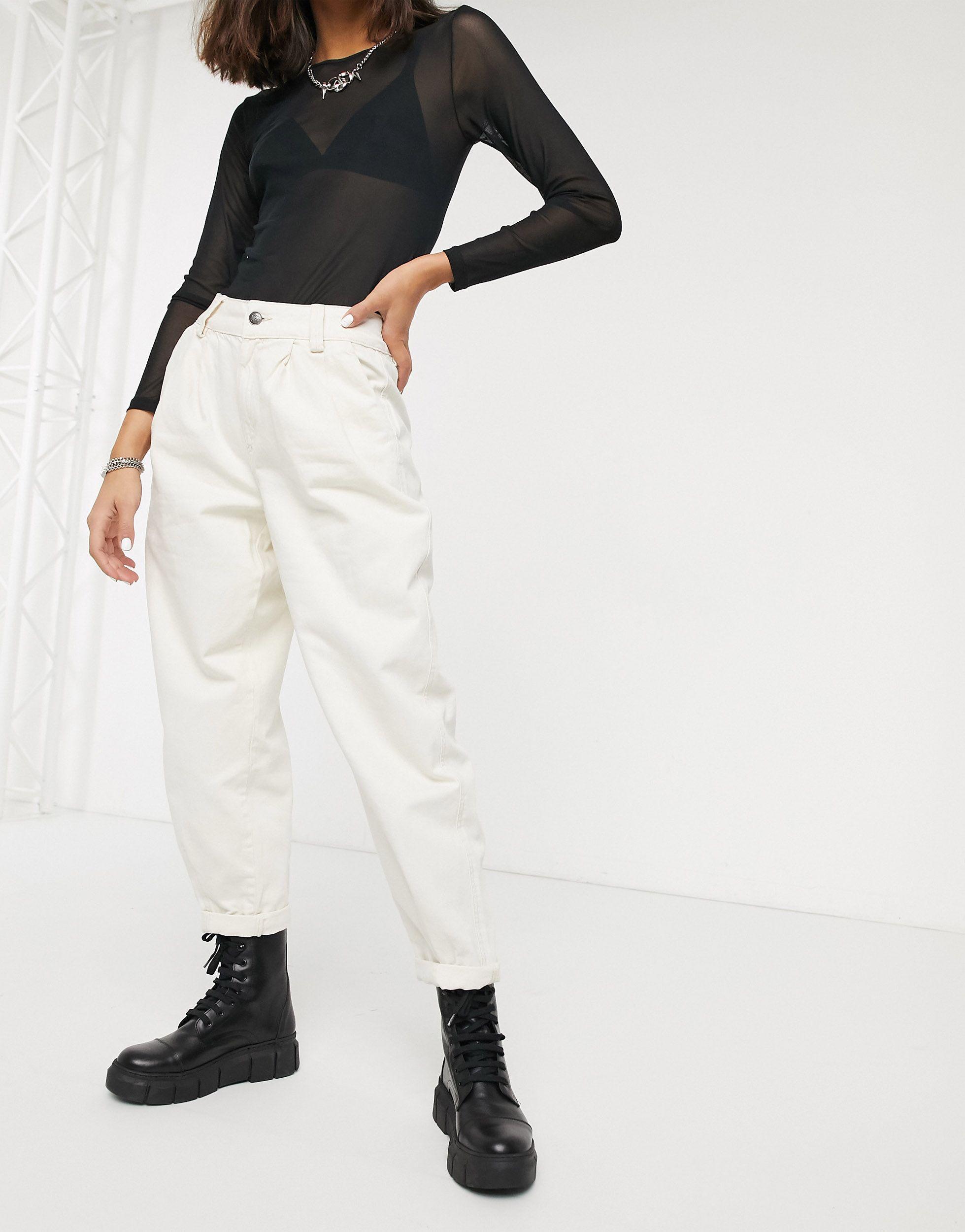 Pantaloni larghi con pieghe écruBershka in Denim di colore Bianco | Lyst