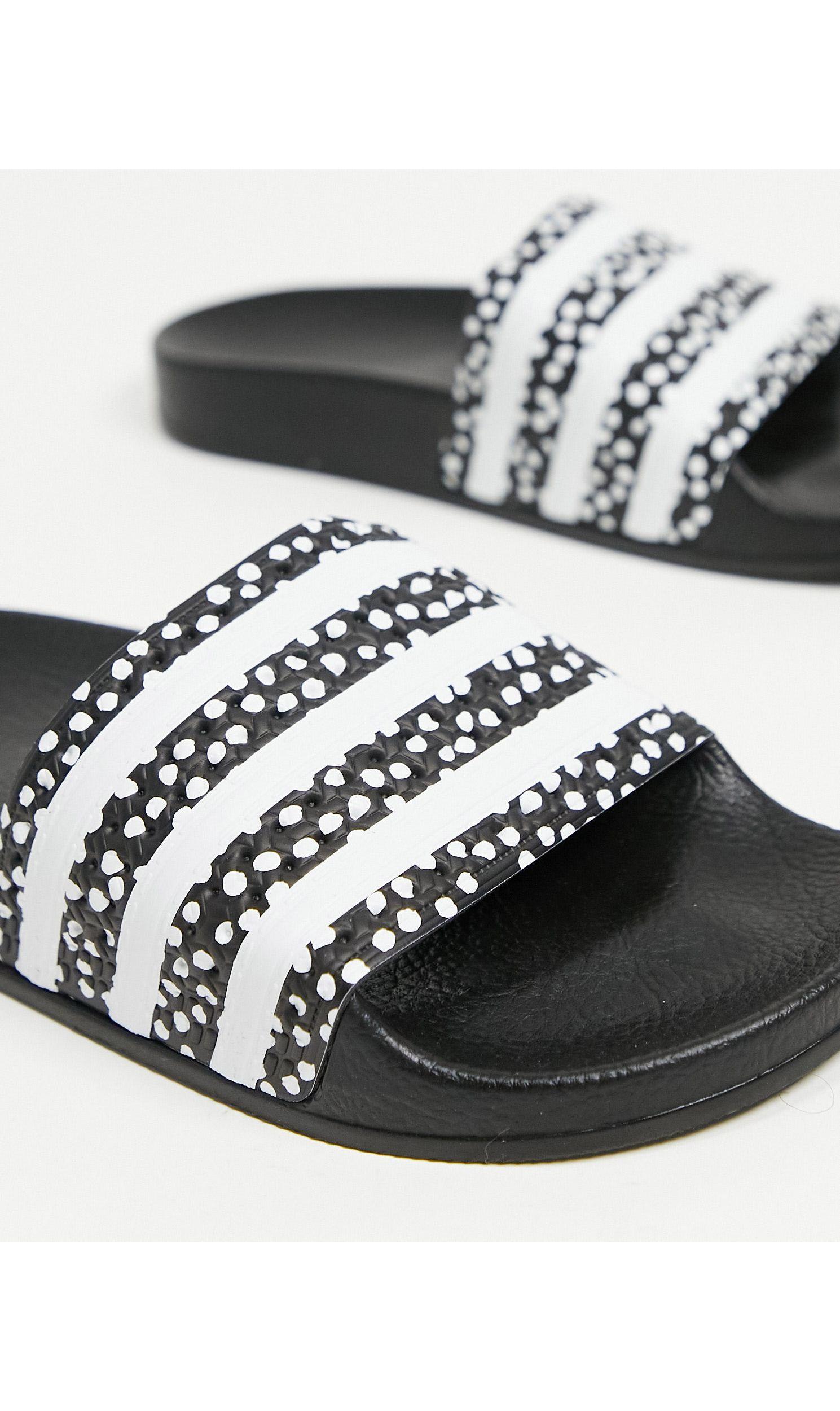 Moreel Eeuwigdurend echtgenoot adidas Originals Adilette - Slippers Met Stippenprint in het Zwart | Lyst NL