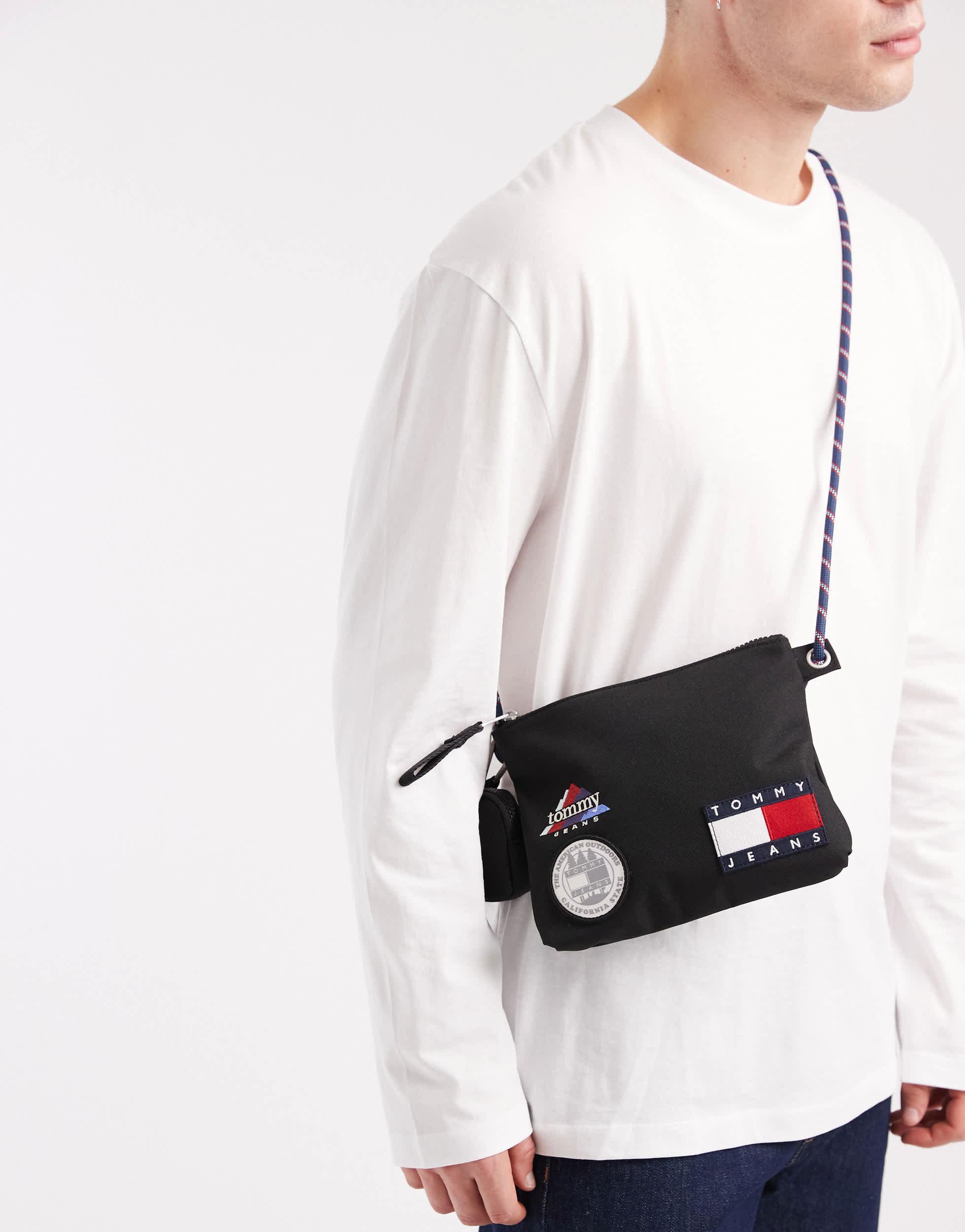 Tommy Hilfiger Archive Logo Patch Crossbody Sacoche Bag in Tommy Hilfiger Archive Logo Patch Crossbody Sacoche Bag in