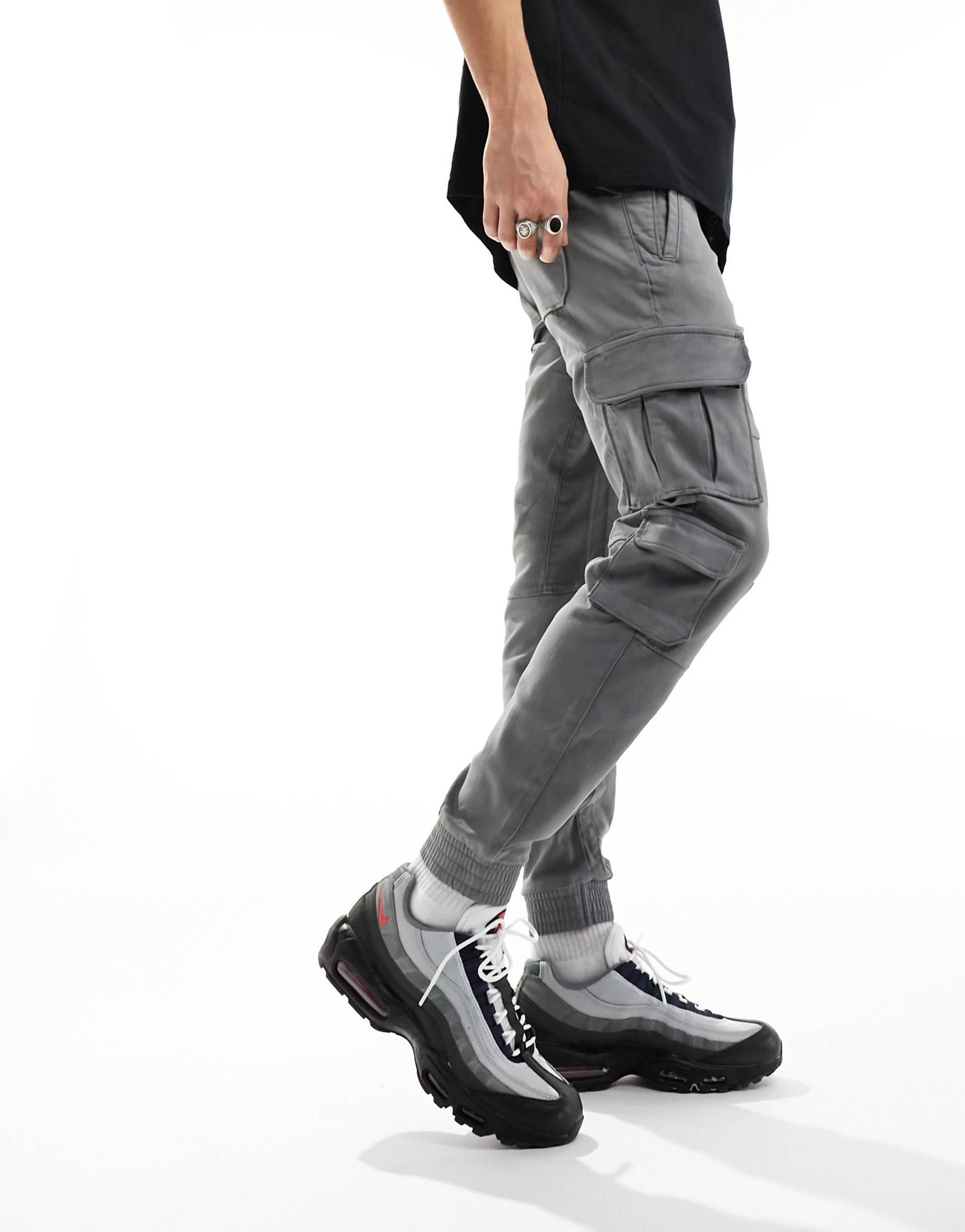Pantalon cargo à poches contrastantes Bershka pour homme en