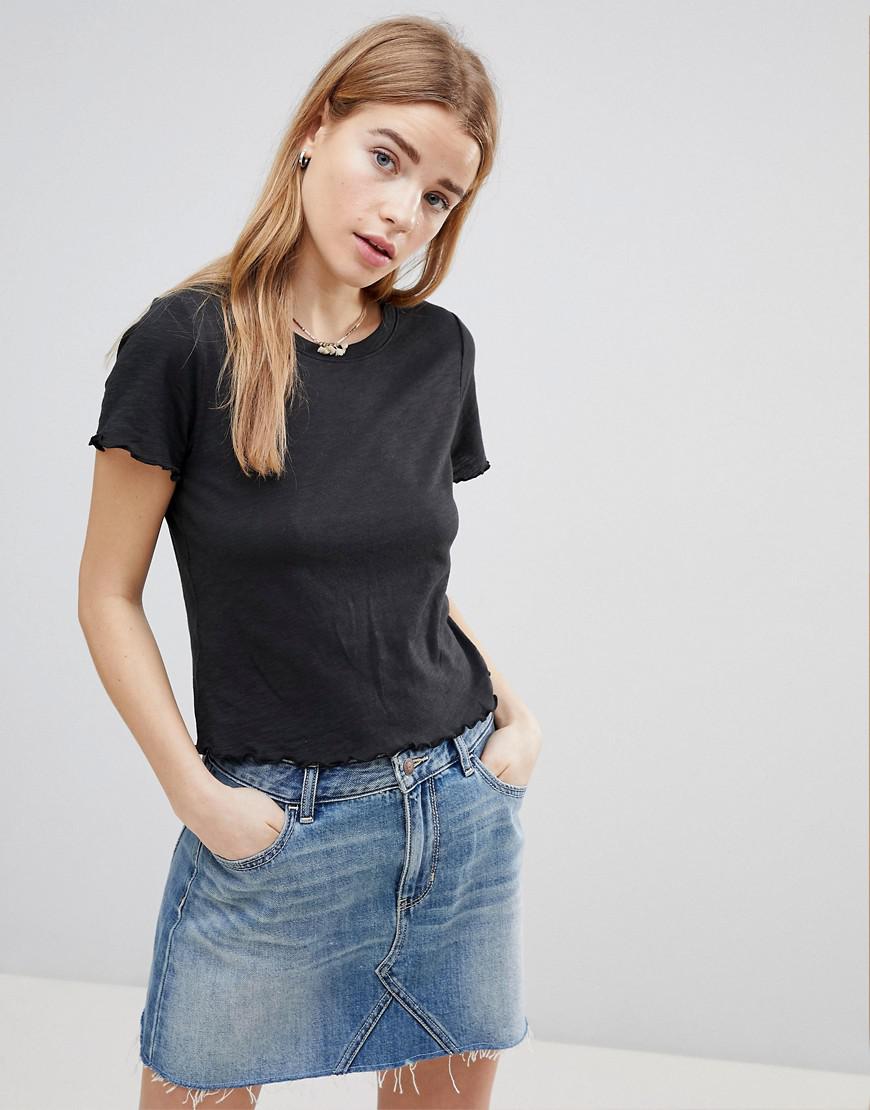 Hollister Crop Scallop Hem T-shirt in Black - Lyst