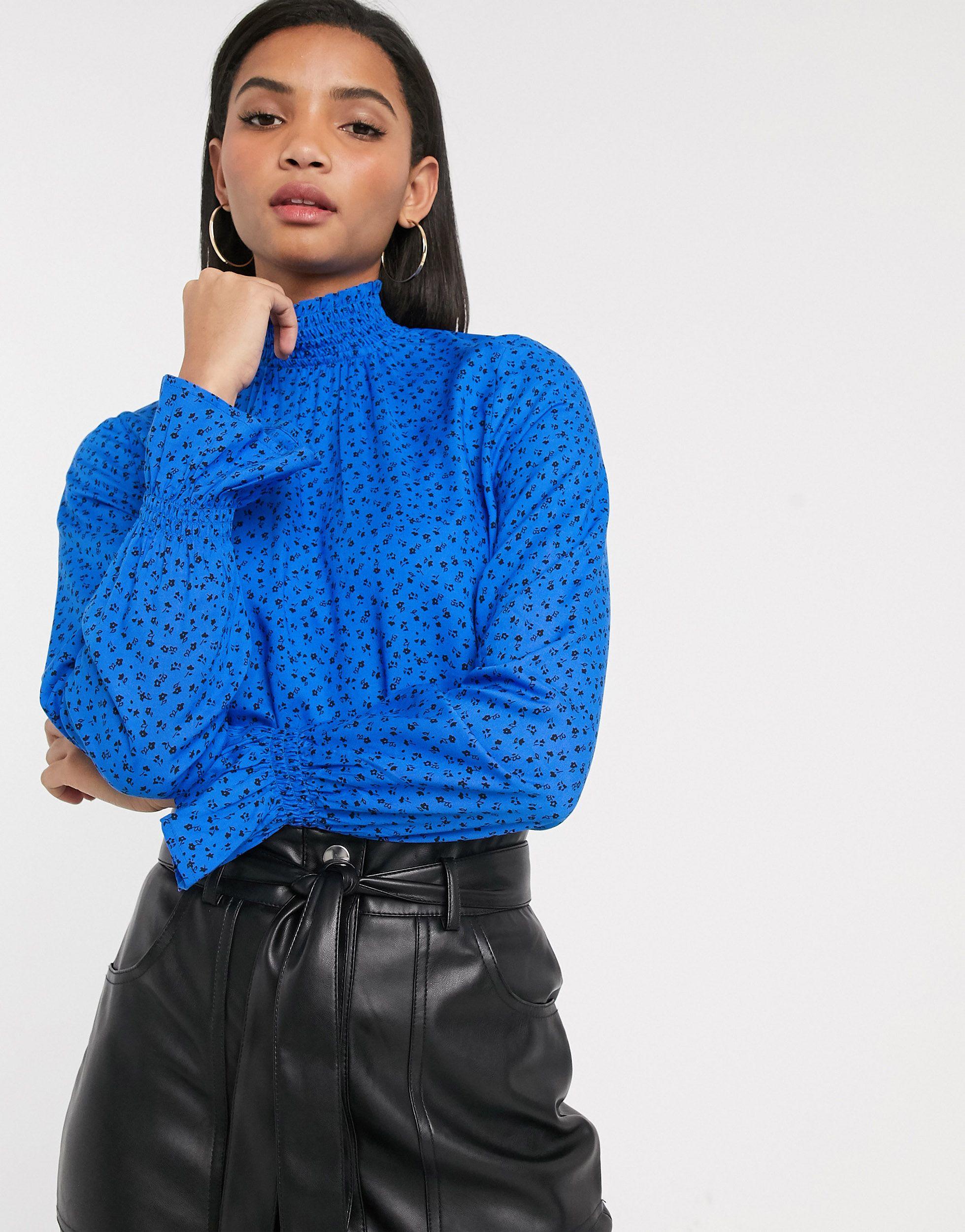 Blouse à imprimé petites fleurs avec col montant et poignets froncés - Bleu Vero  Moda en coloris Bleu | Lyst