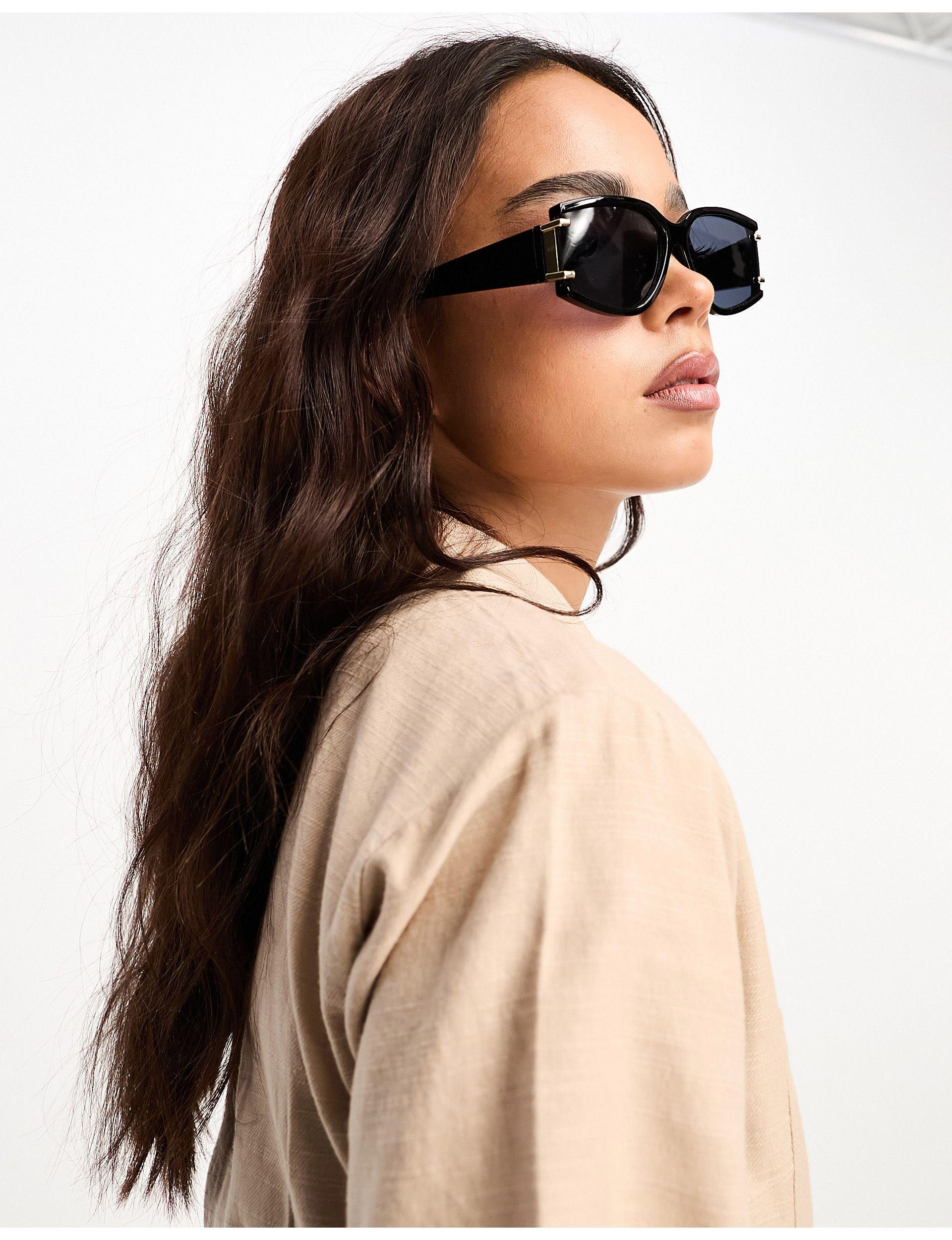 Ryd op upassende skrive Vero Moda Sunglasses With Gold Detail in Black | Lyst