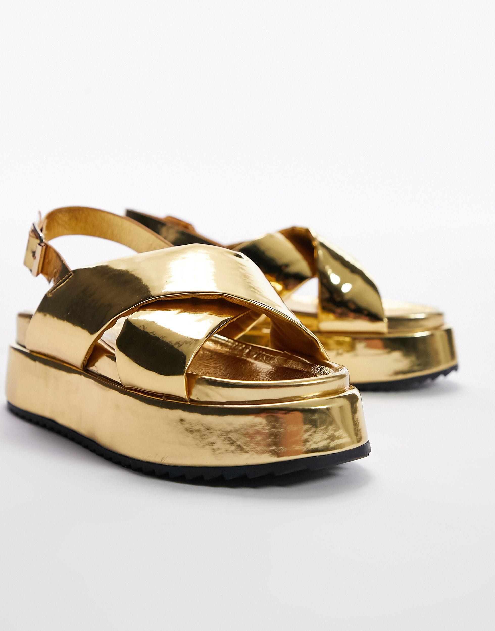 Sandalias doradas con plataforma gruesa gaby TOPSHOP de color