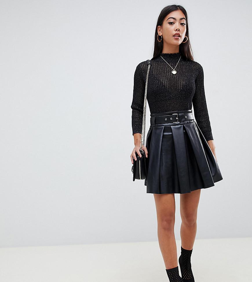 ASOS DESIGN Petite - Mini-jupe patineuse en similicuir avec ceinture à  nouer Cuir ASOS en coloris Noir | Lyst
