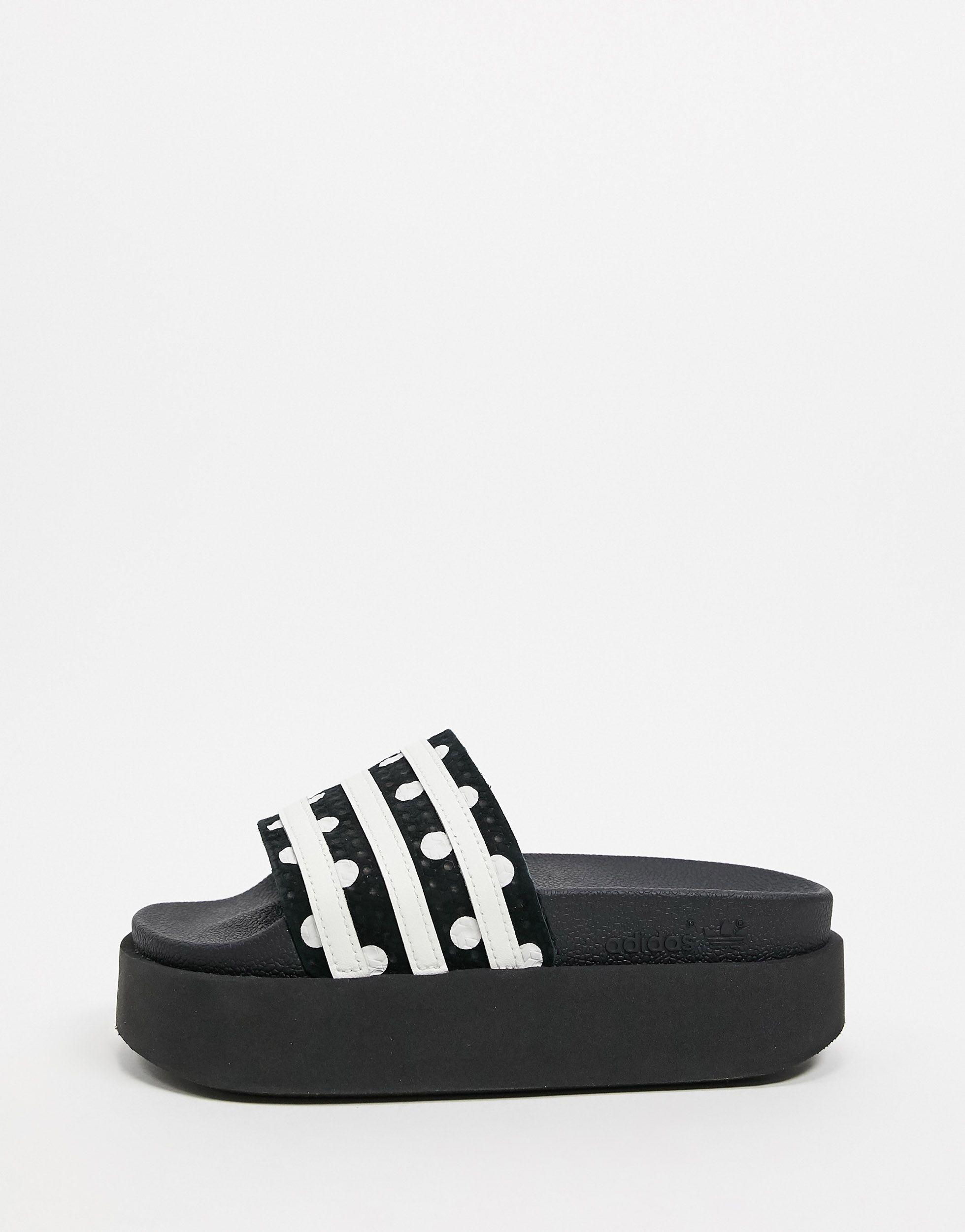 Sandalias con plataforma en adilette adidas Originals de color Negro | Lyst