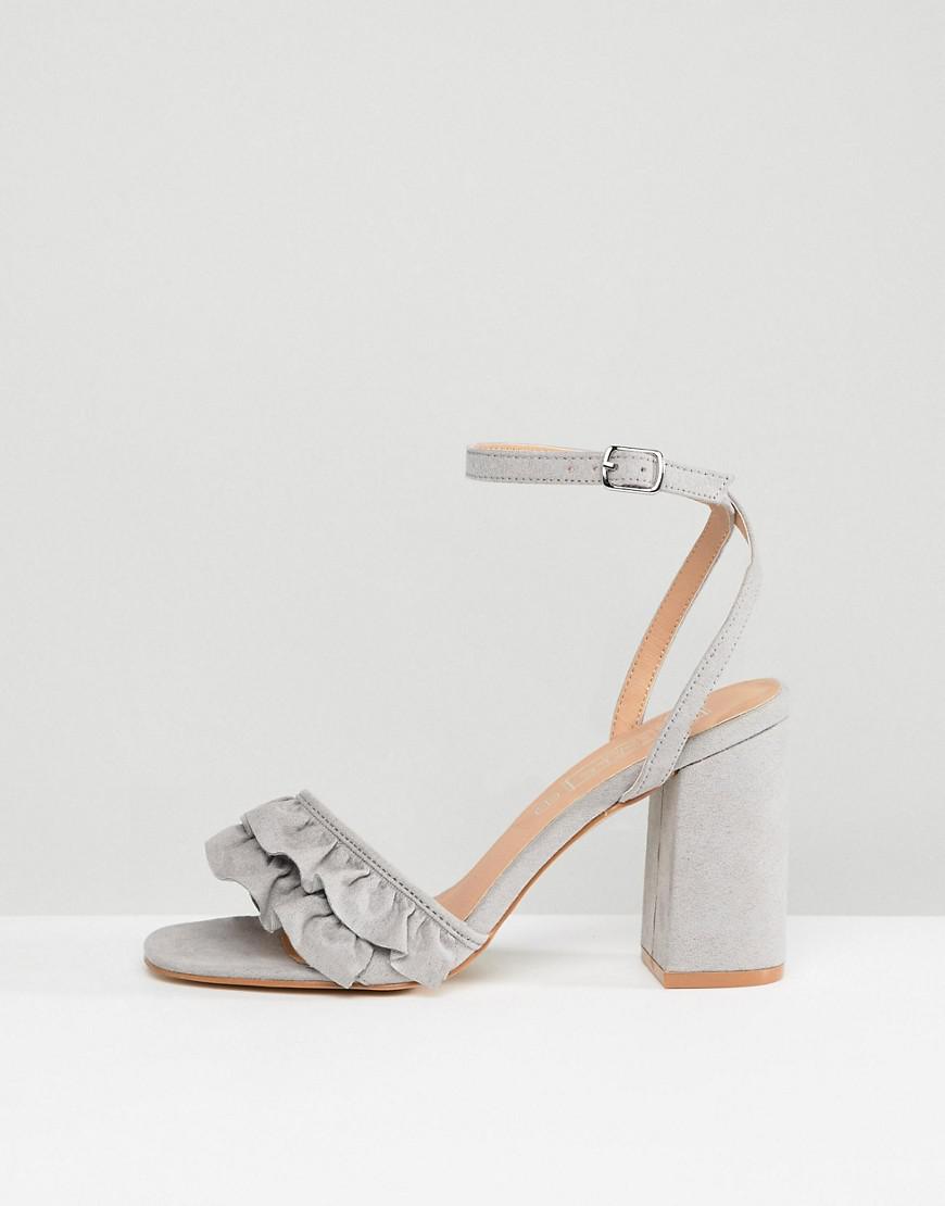 Truffle Collection Wide Fit Ruffle Block Heel Sandals in Gray - Lyst